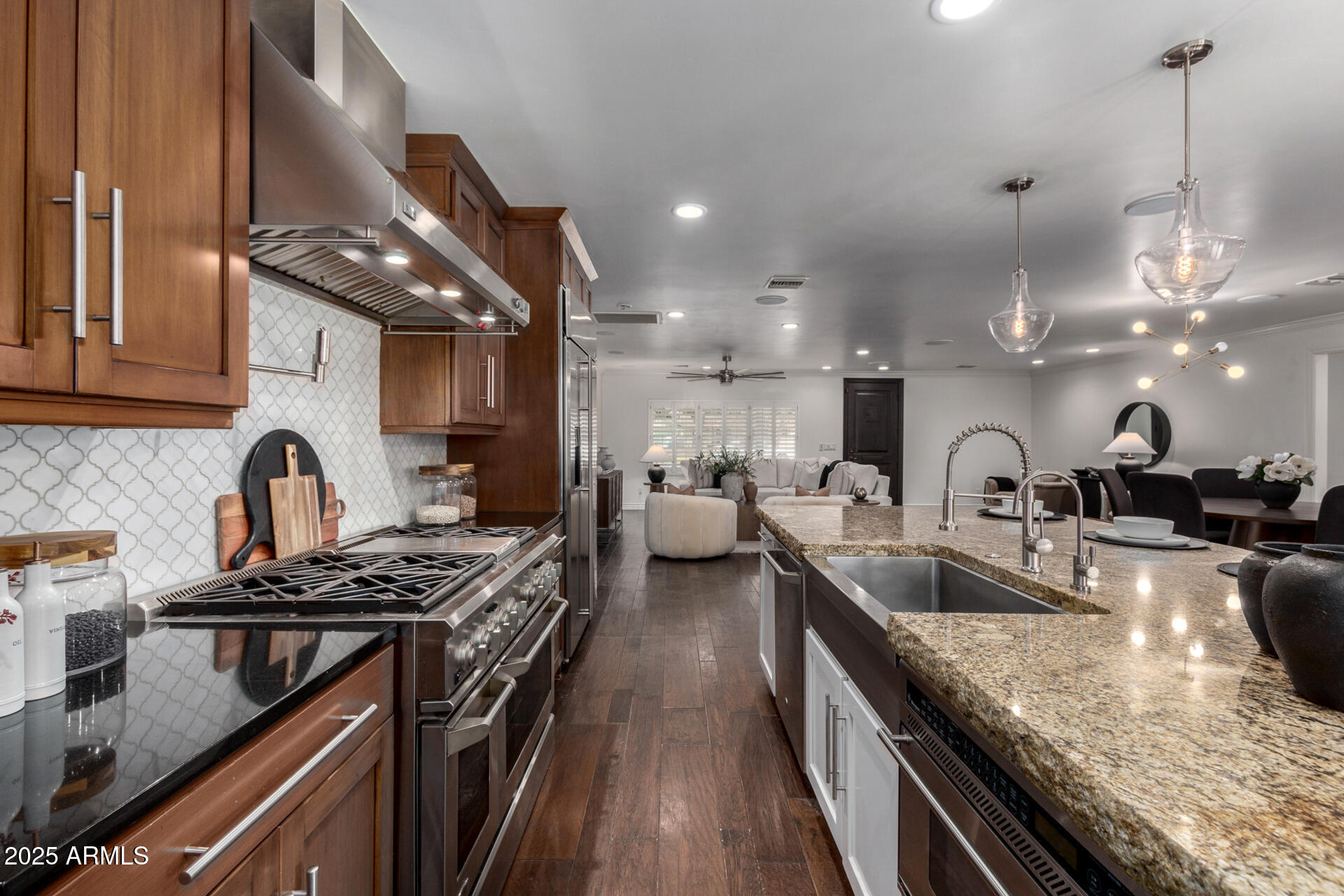 4017 E WILSHIRE Drive