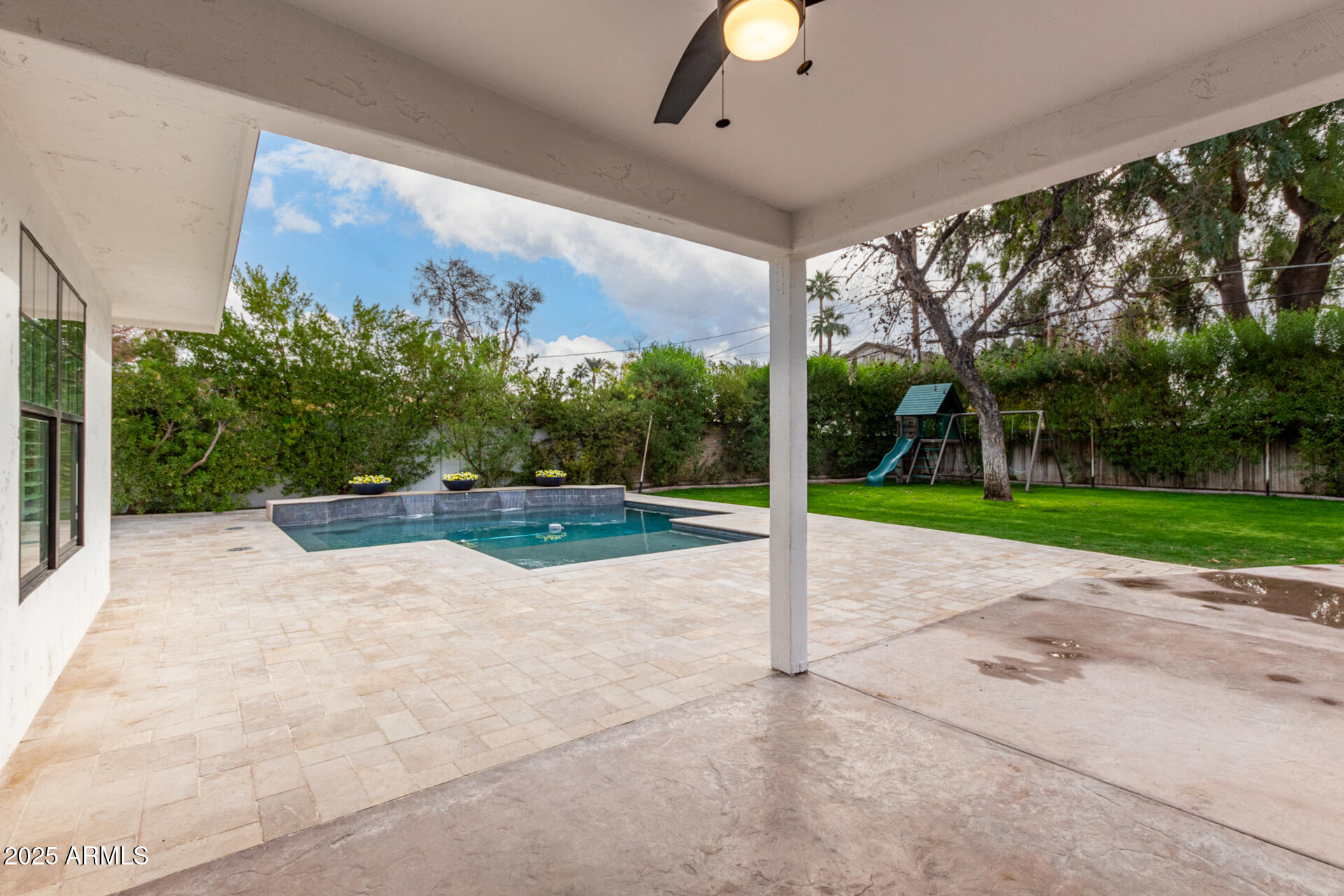 4017 E WILSHIRE Drive