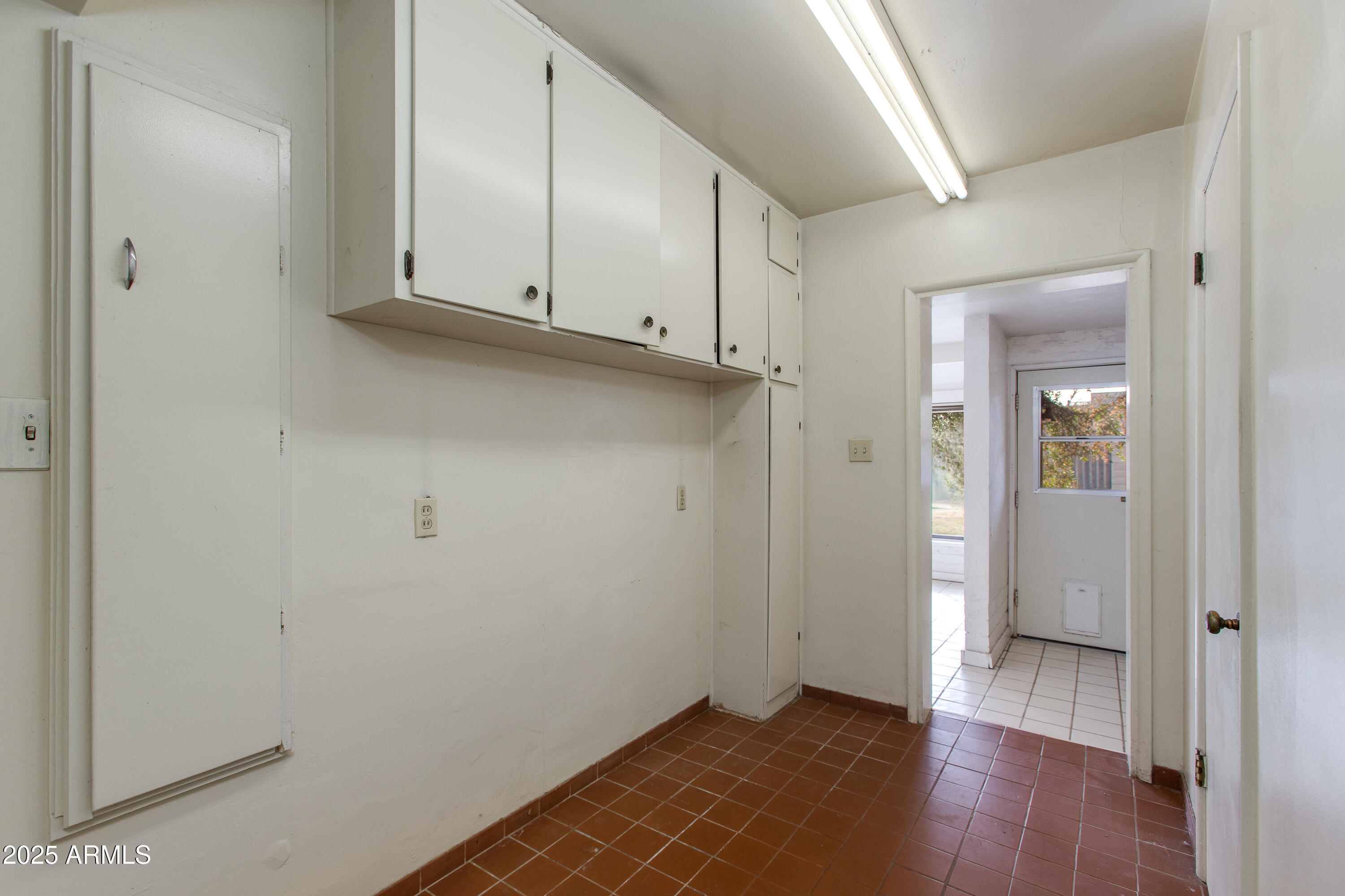 3809 E HIGHLAND Avenue