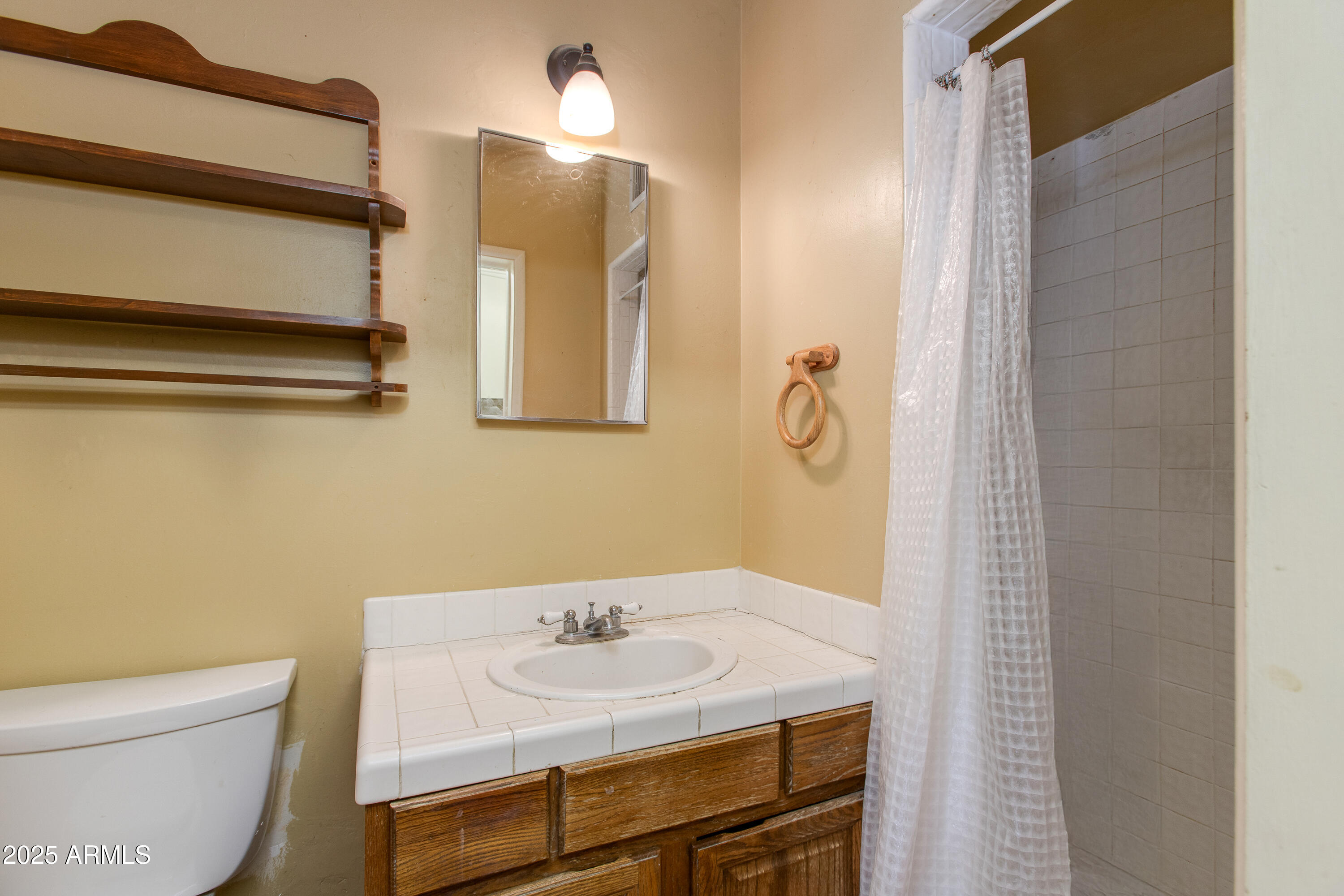 3809 E HIGHLAND Avenue