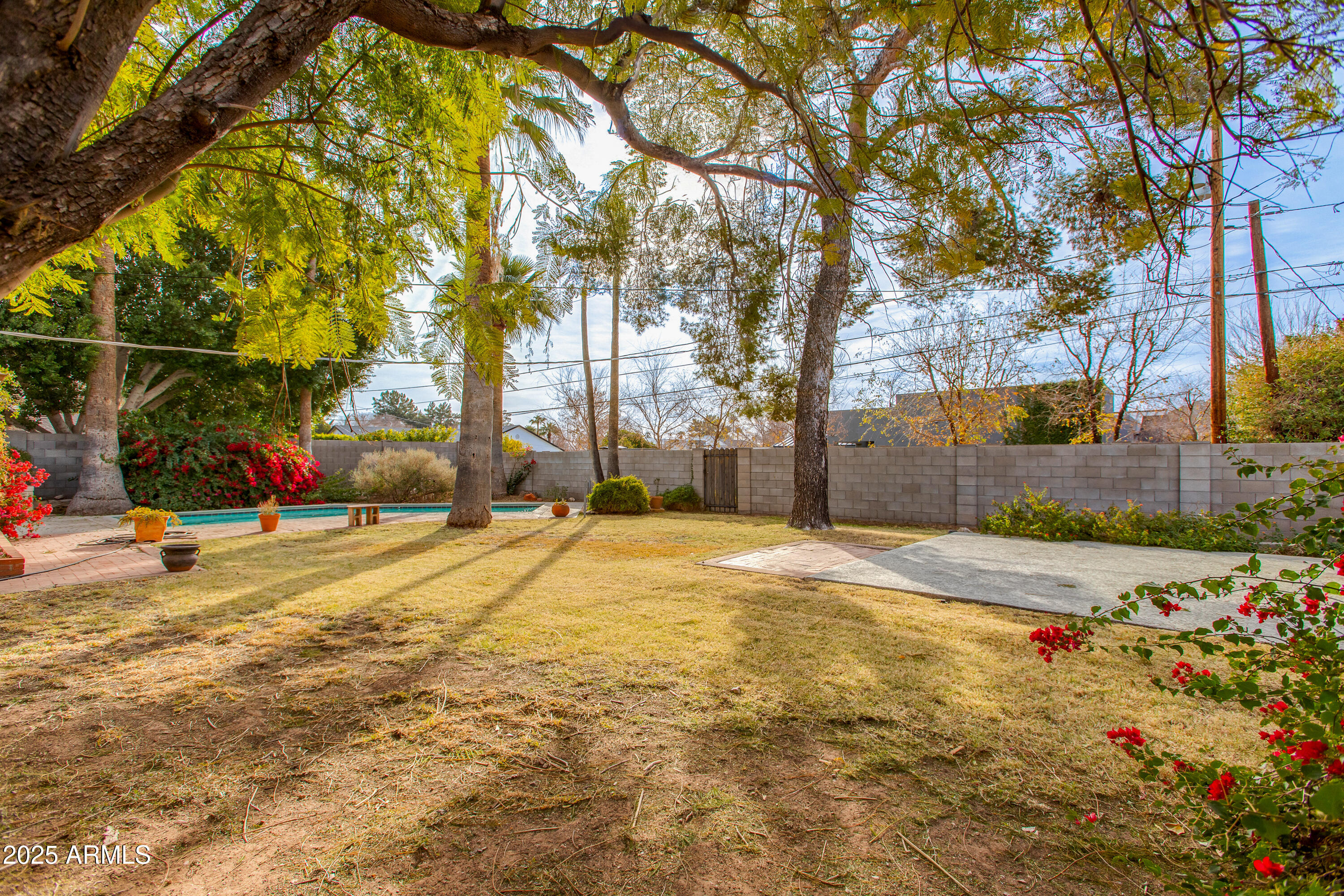 3809 E HIGHLAND Avenue