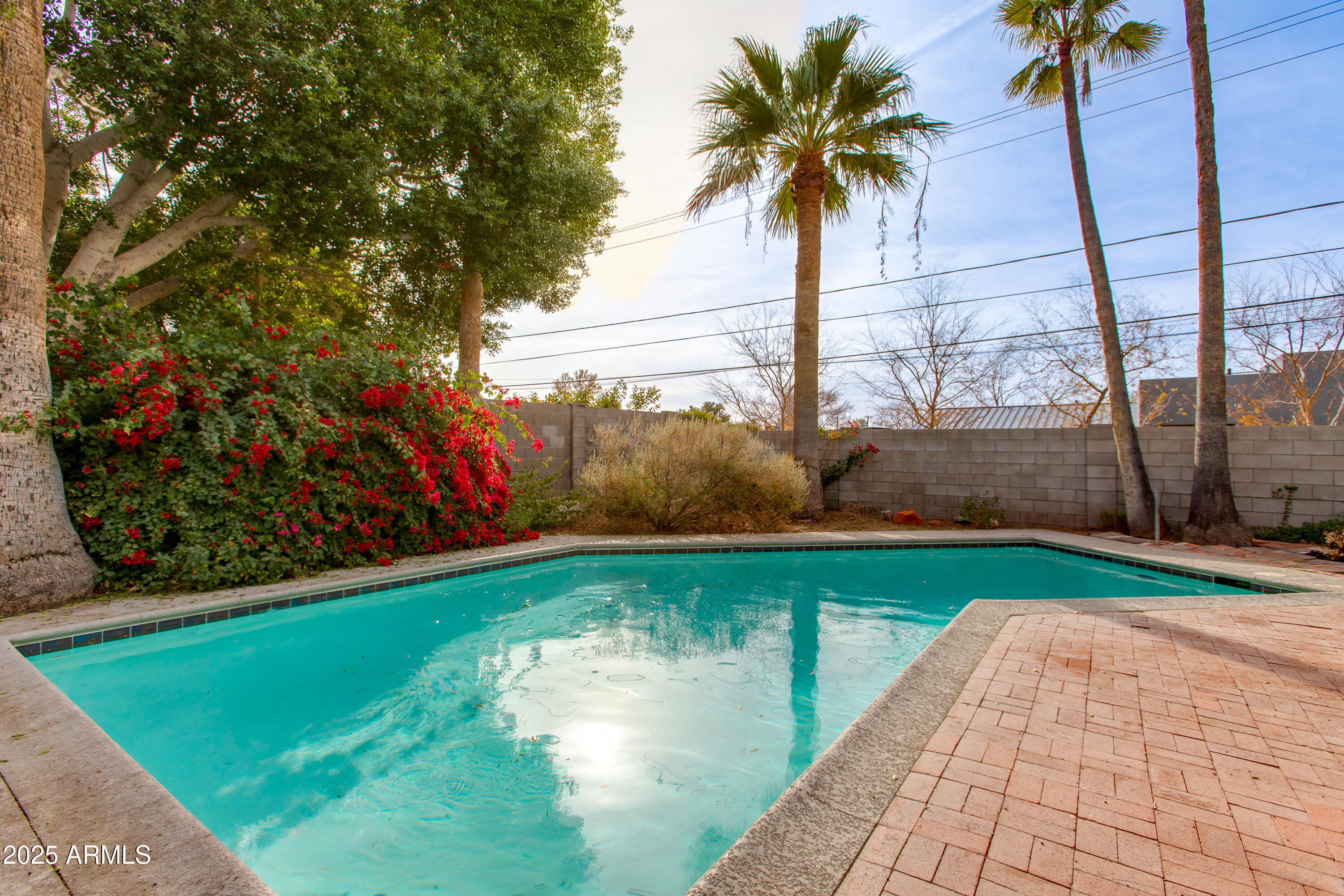 3809 E HIGHLAND Avenue