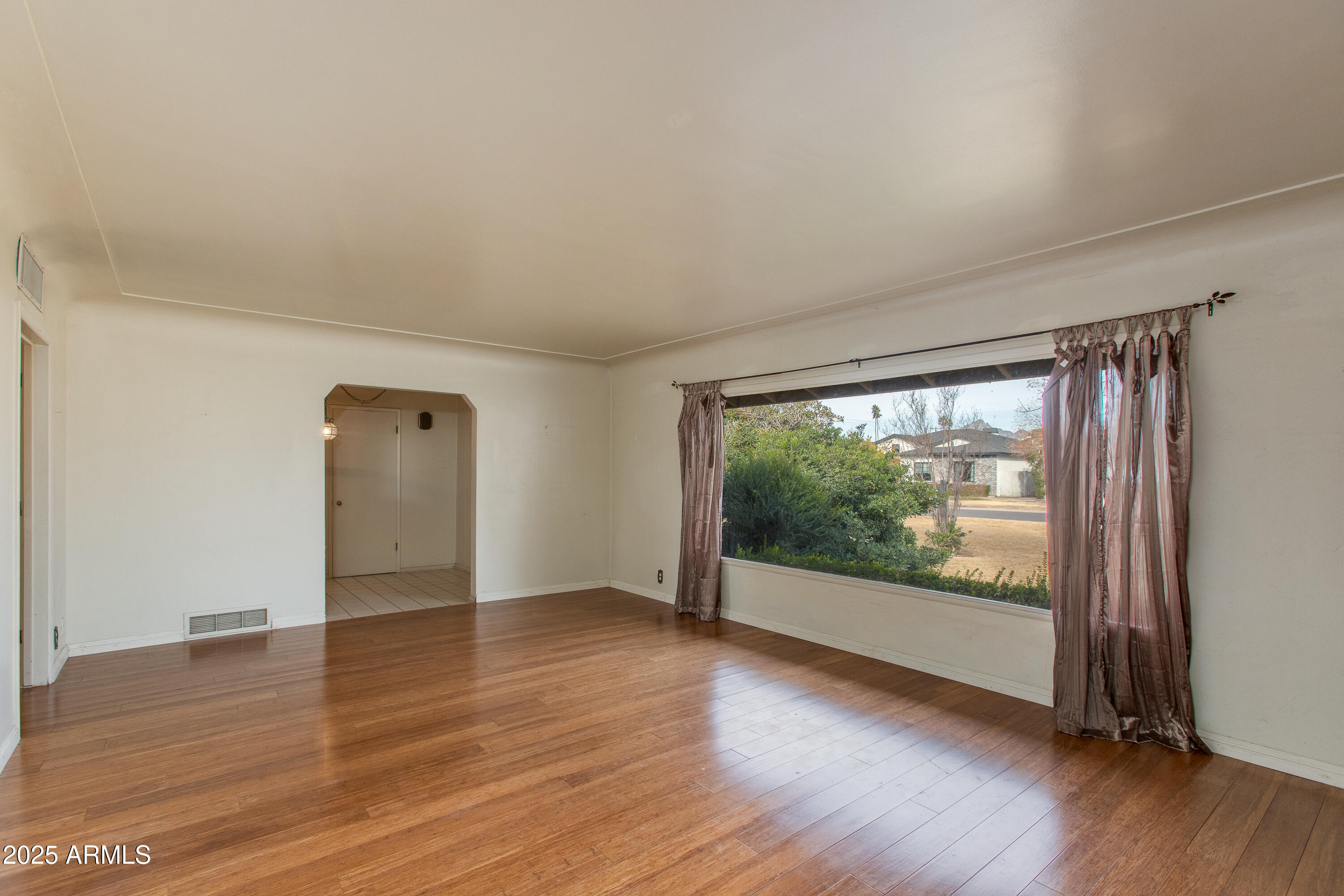 3809 E HIGHLAND Avenue