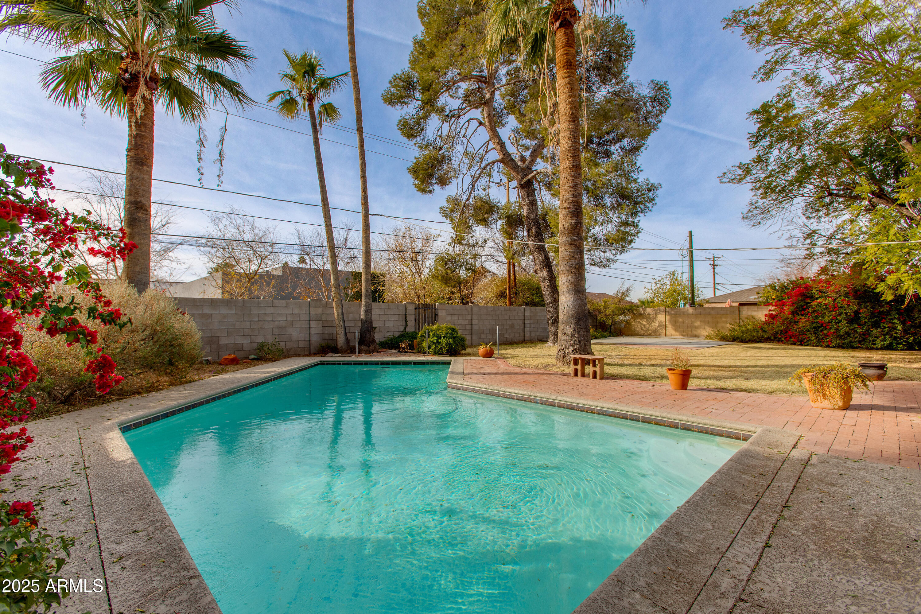 3809 E HIGHLAND Avenue