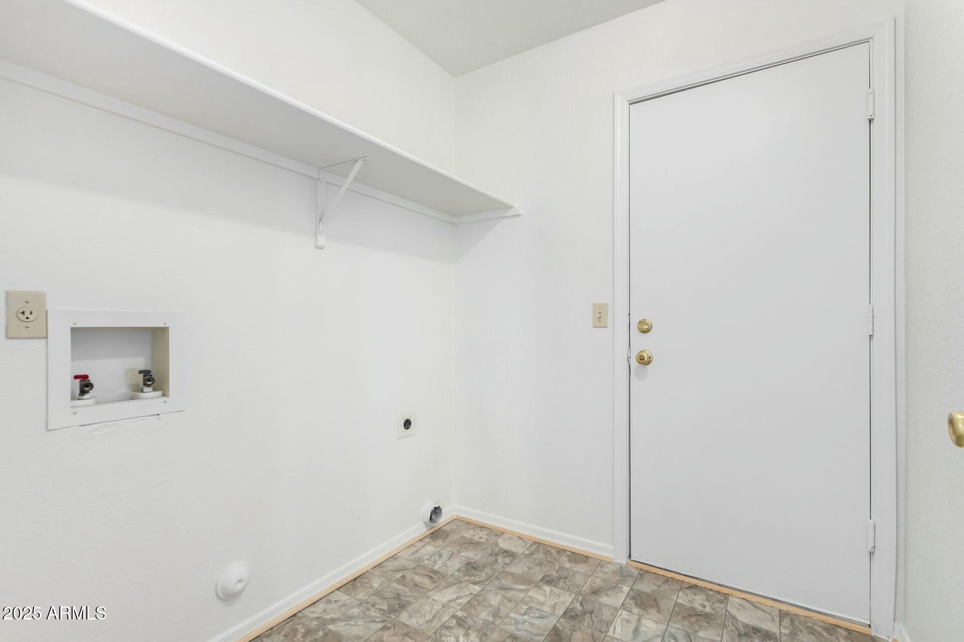 6634 E PRESTON Street