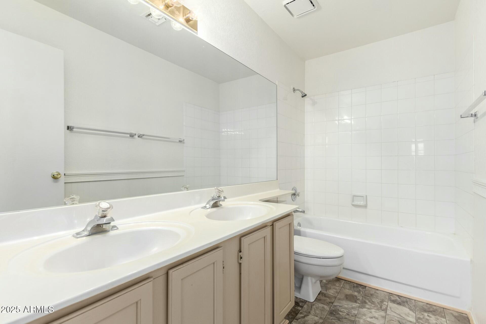 6634 E PRESTON Street