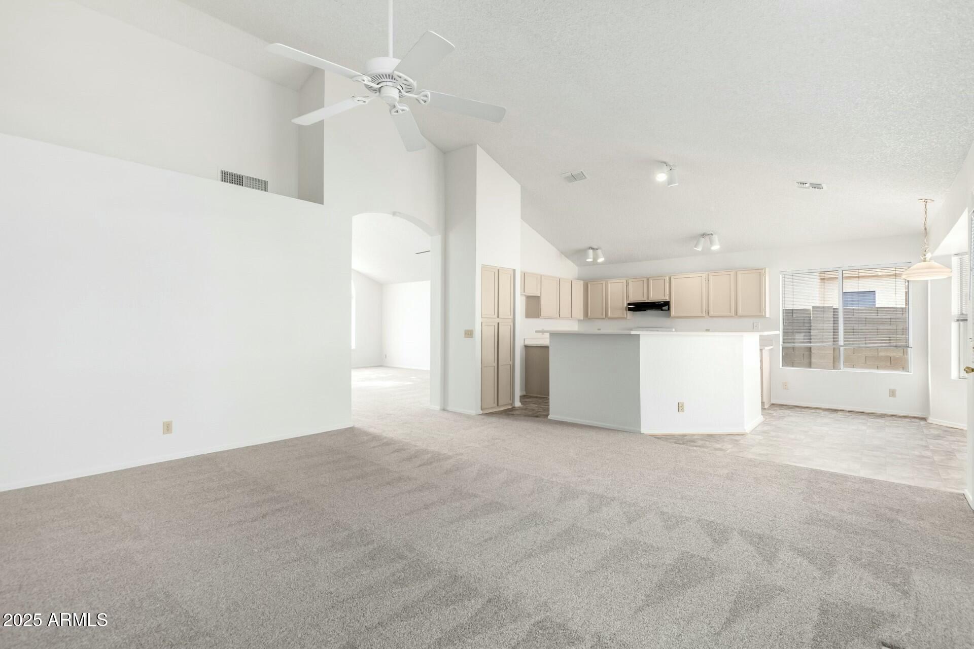 6634 E PRESTON Street