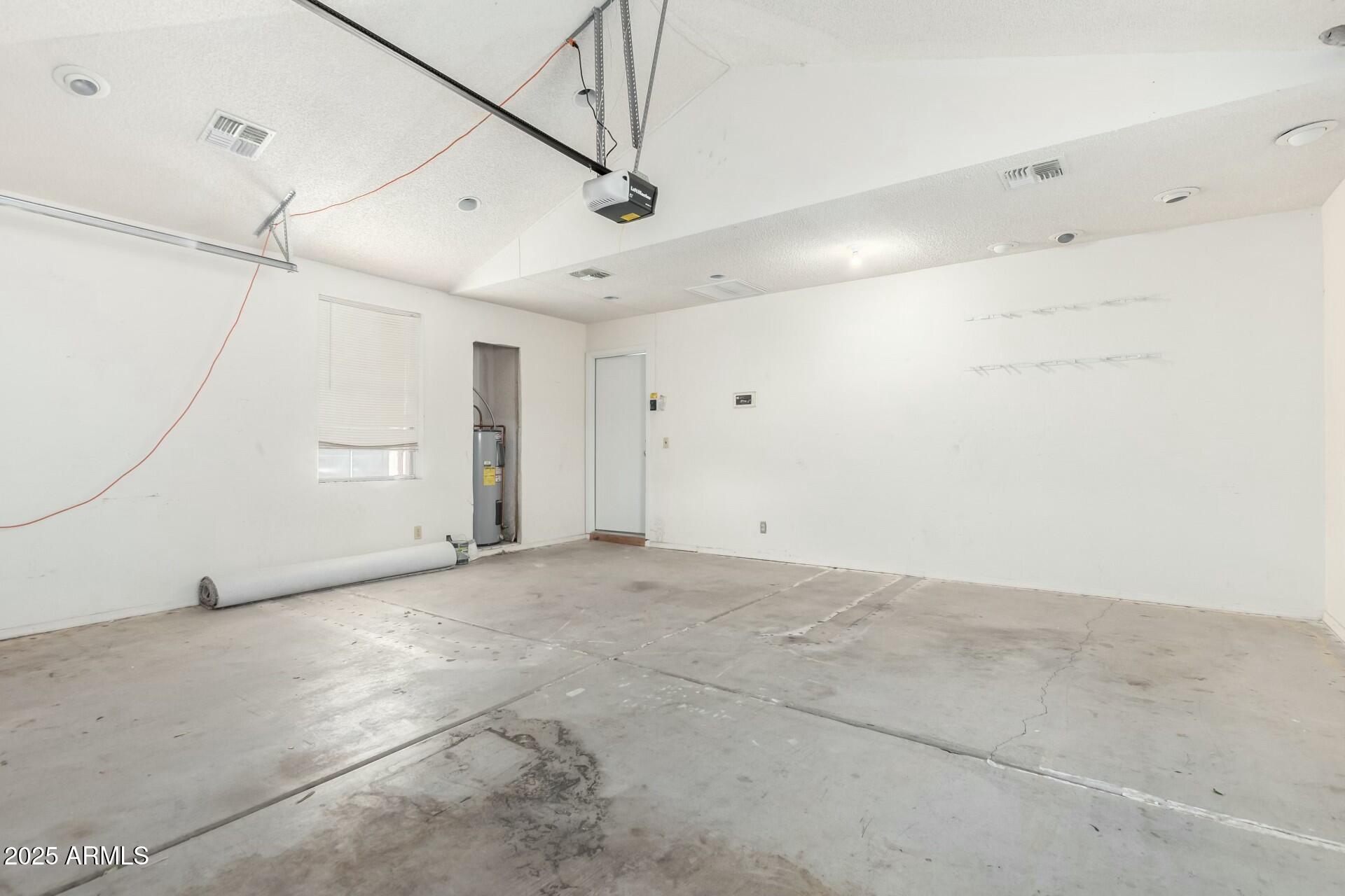 6634 E PRESTON Street