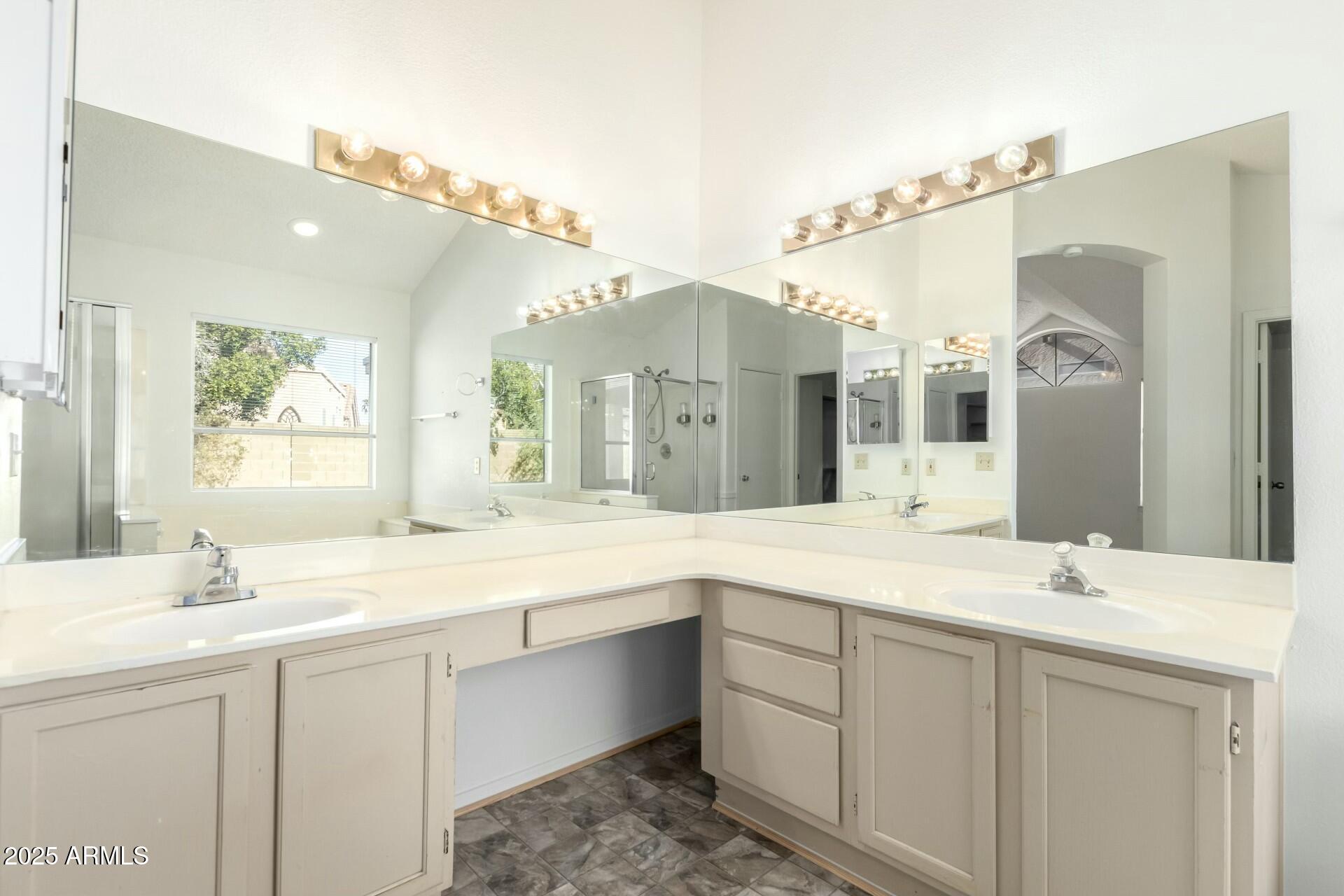 6634 E PRESTON Street