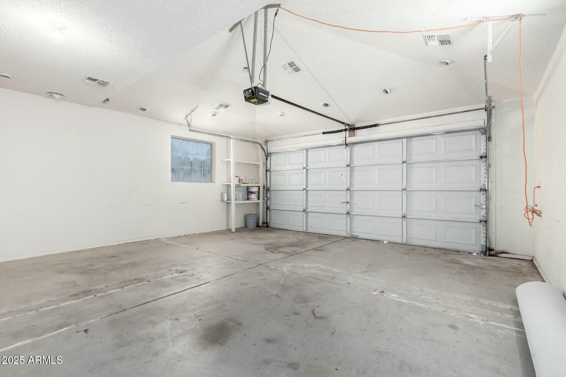 6634 E PRESTON Street