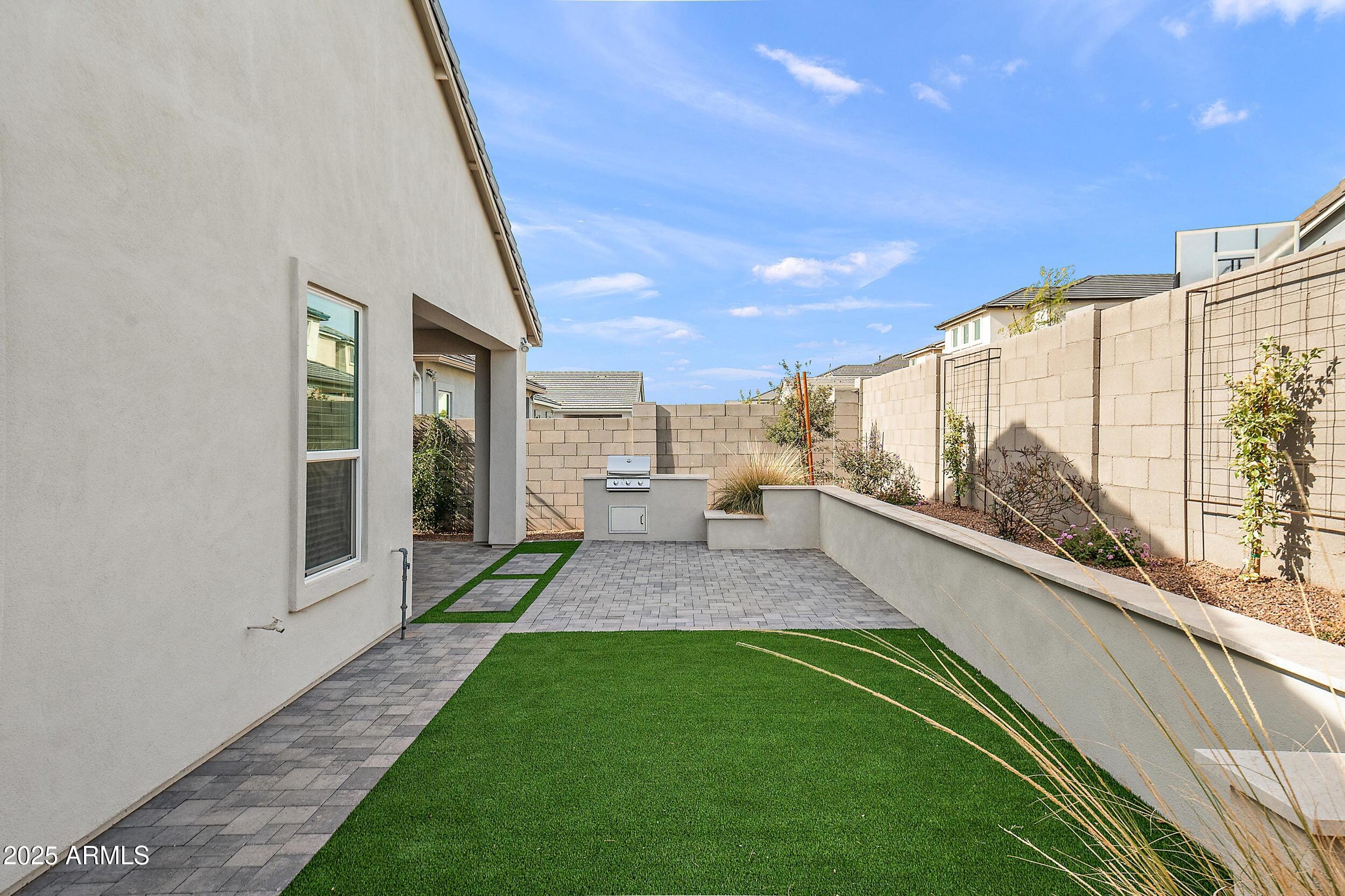 5126 E VILLAGE Drive