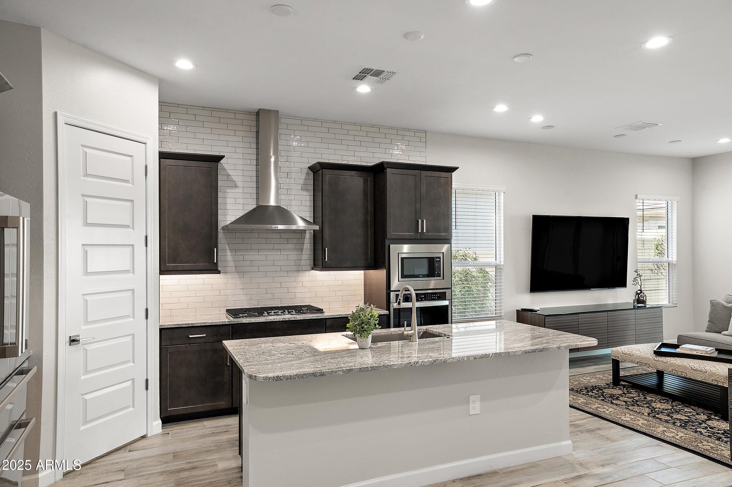 5126 E VILLAGE Drive