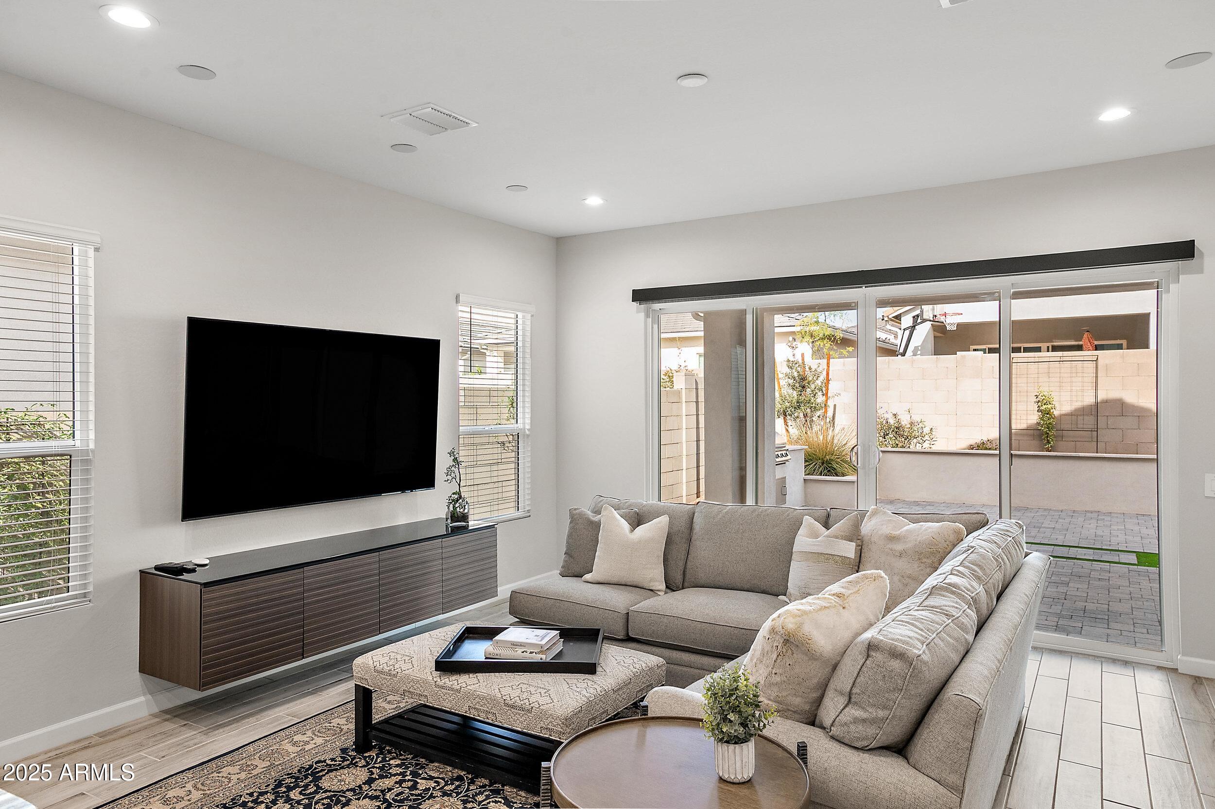 5126 E VILLAGE Drive