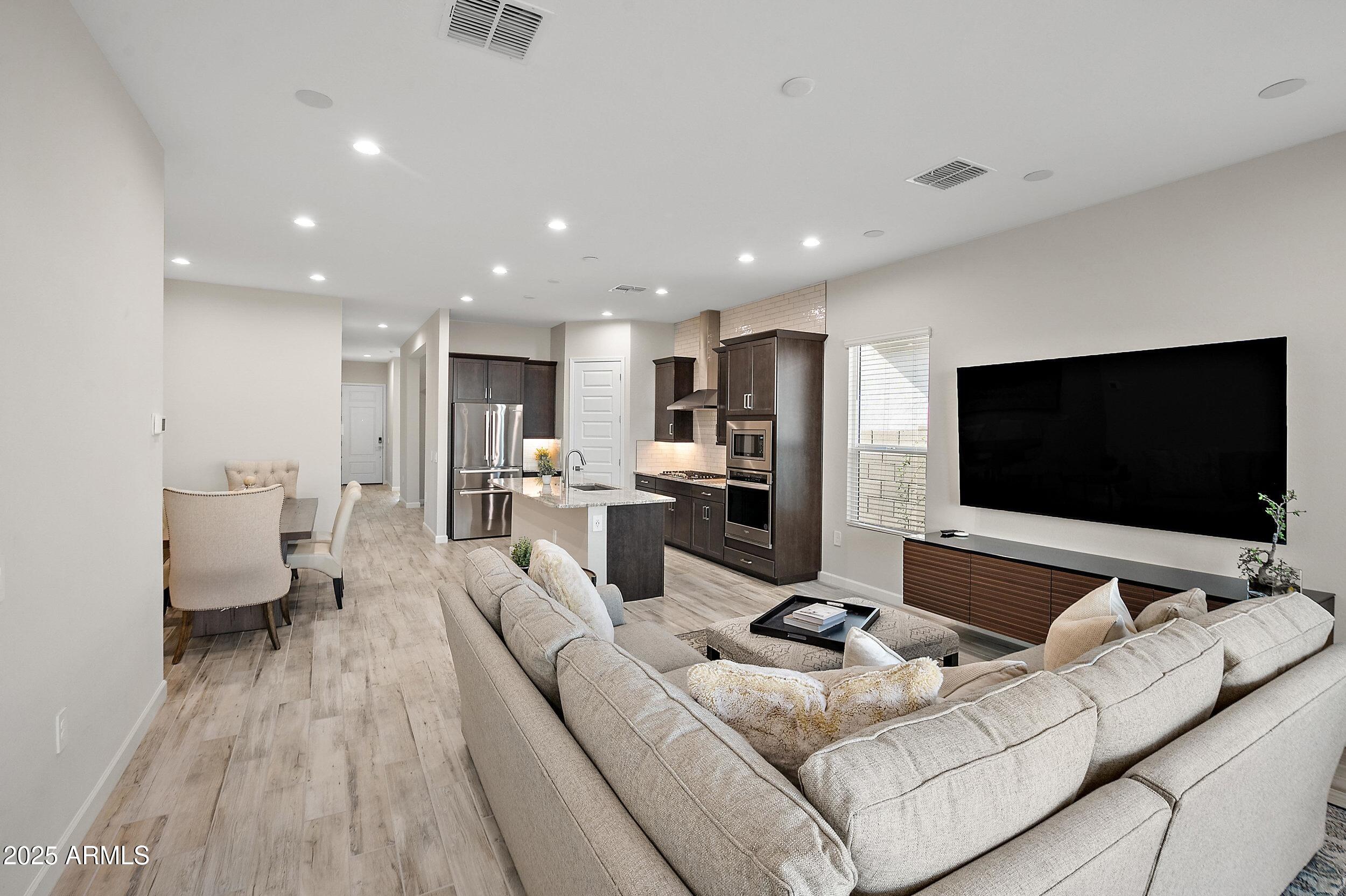 5126 E VILLAGE Drive