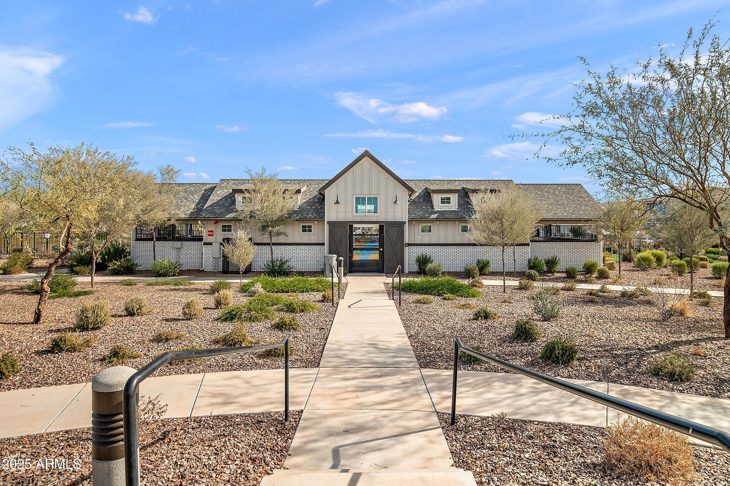 5126 E VILLAGE Drive