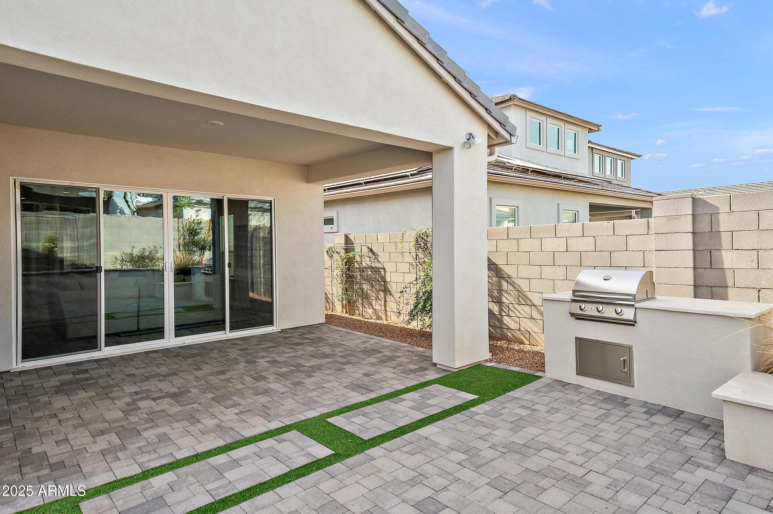 5126 E VILLAGE Drive