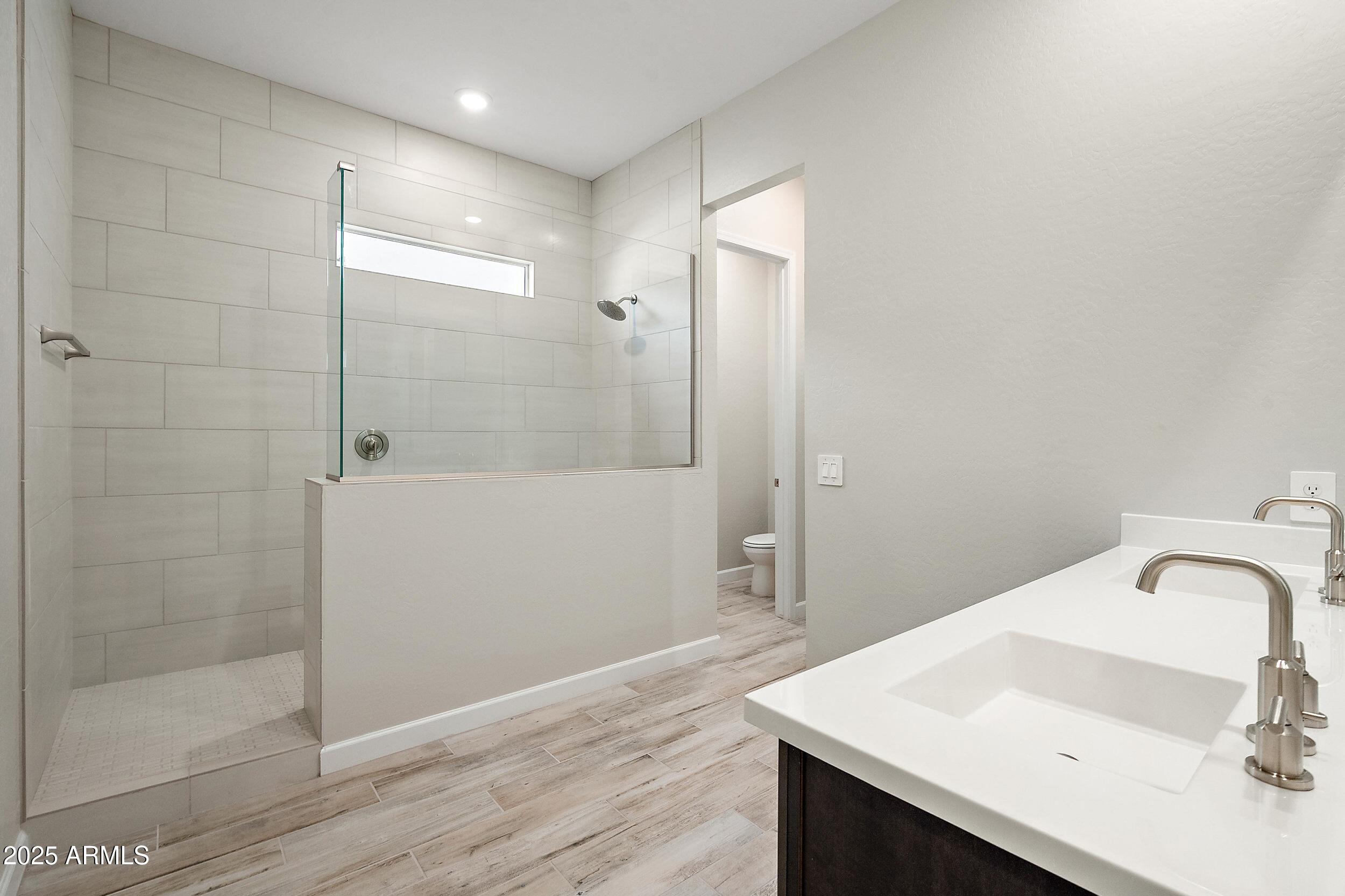 5126 E VILLAGE Drive