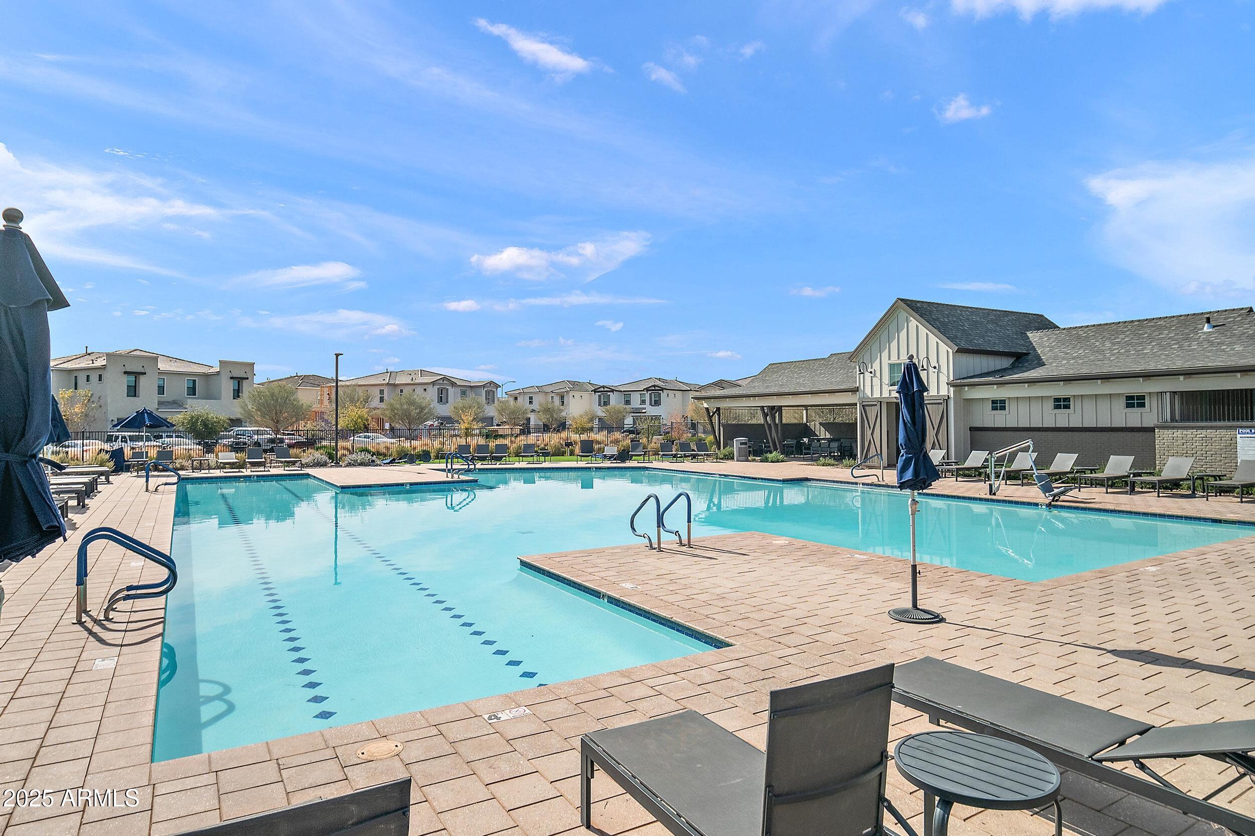 5126 E VILLAGE Drive