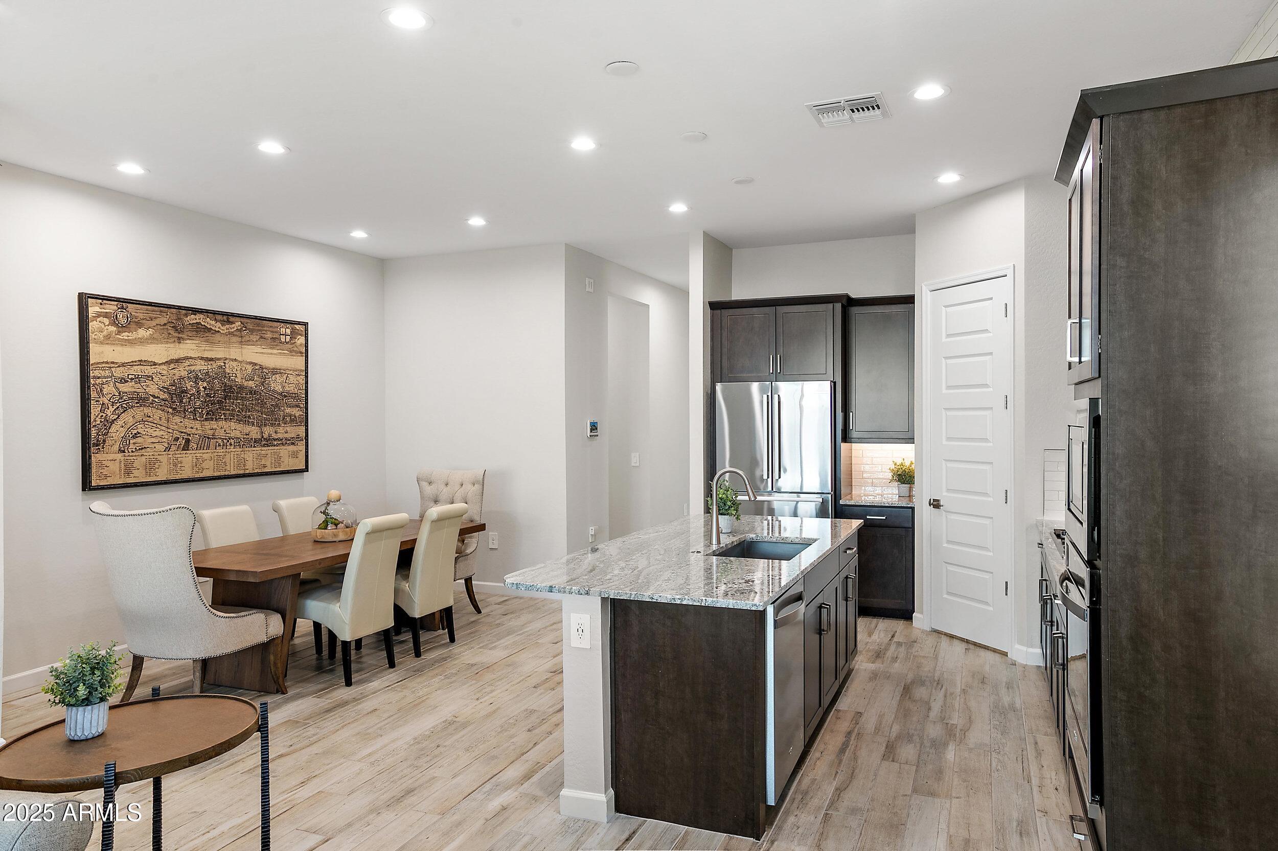 5126 E VILLAGE Drive