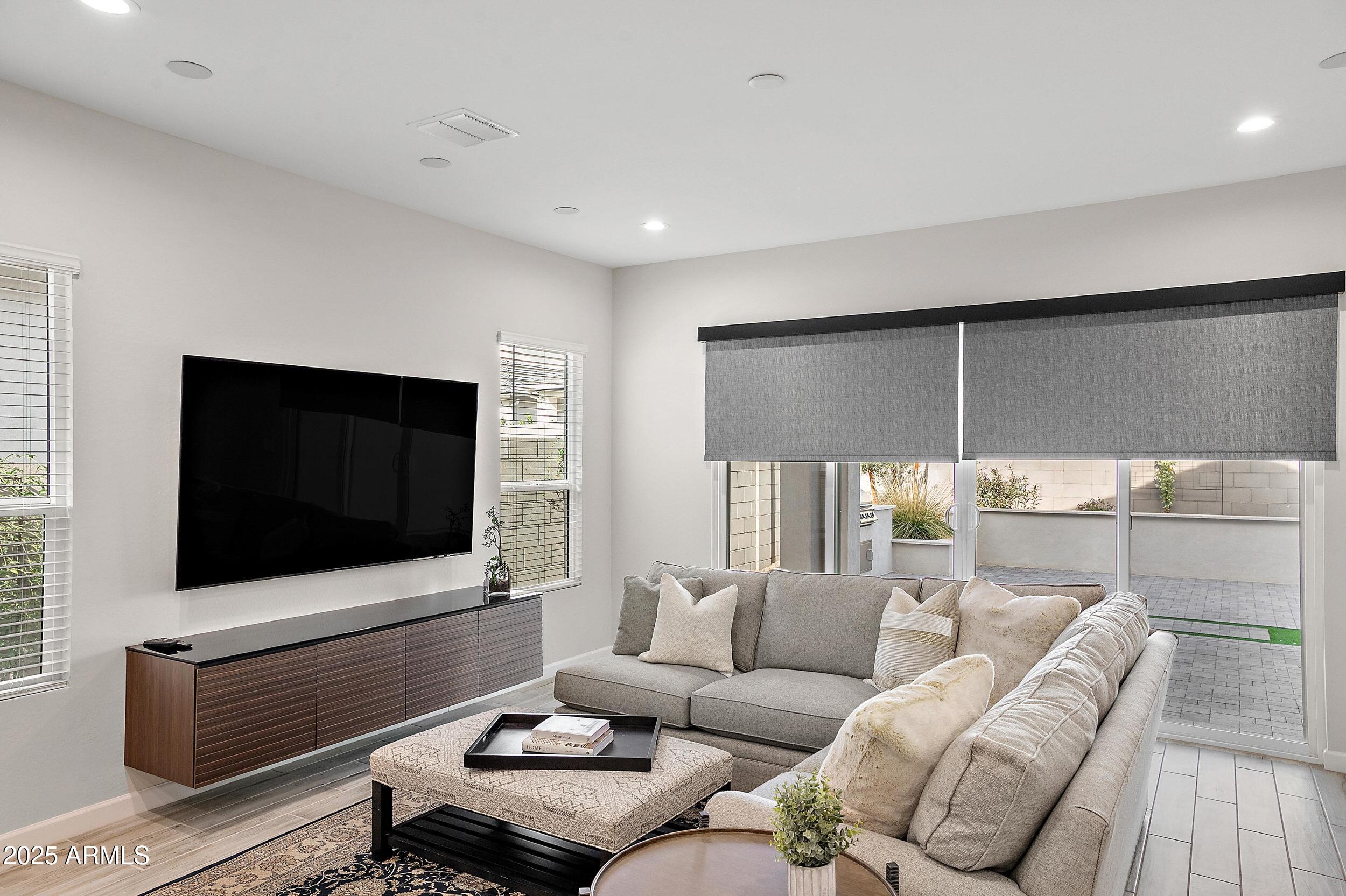 5126 E VILLAGE Drive