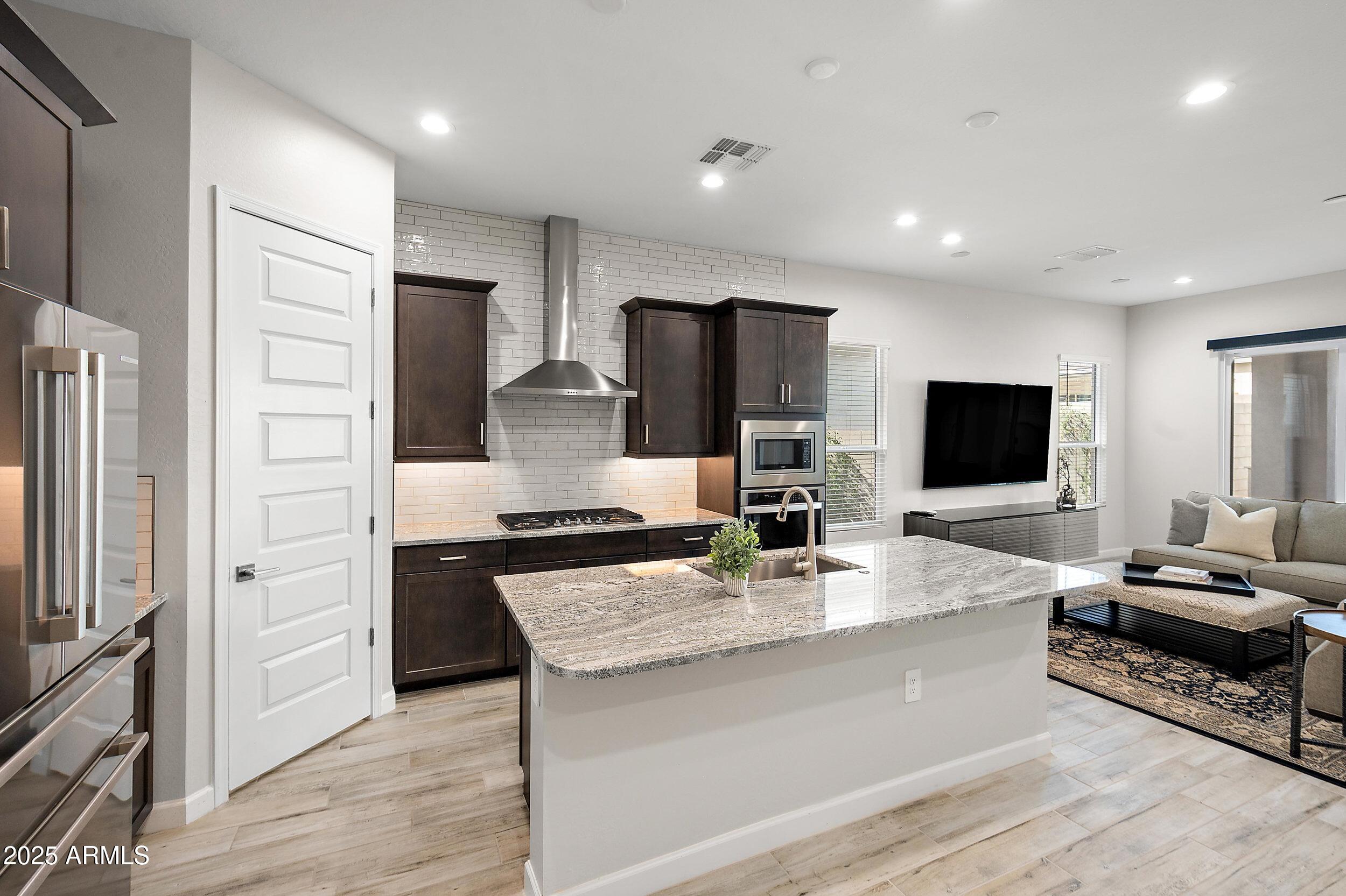 5126 E VILLAGE Drive