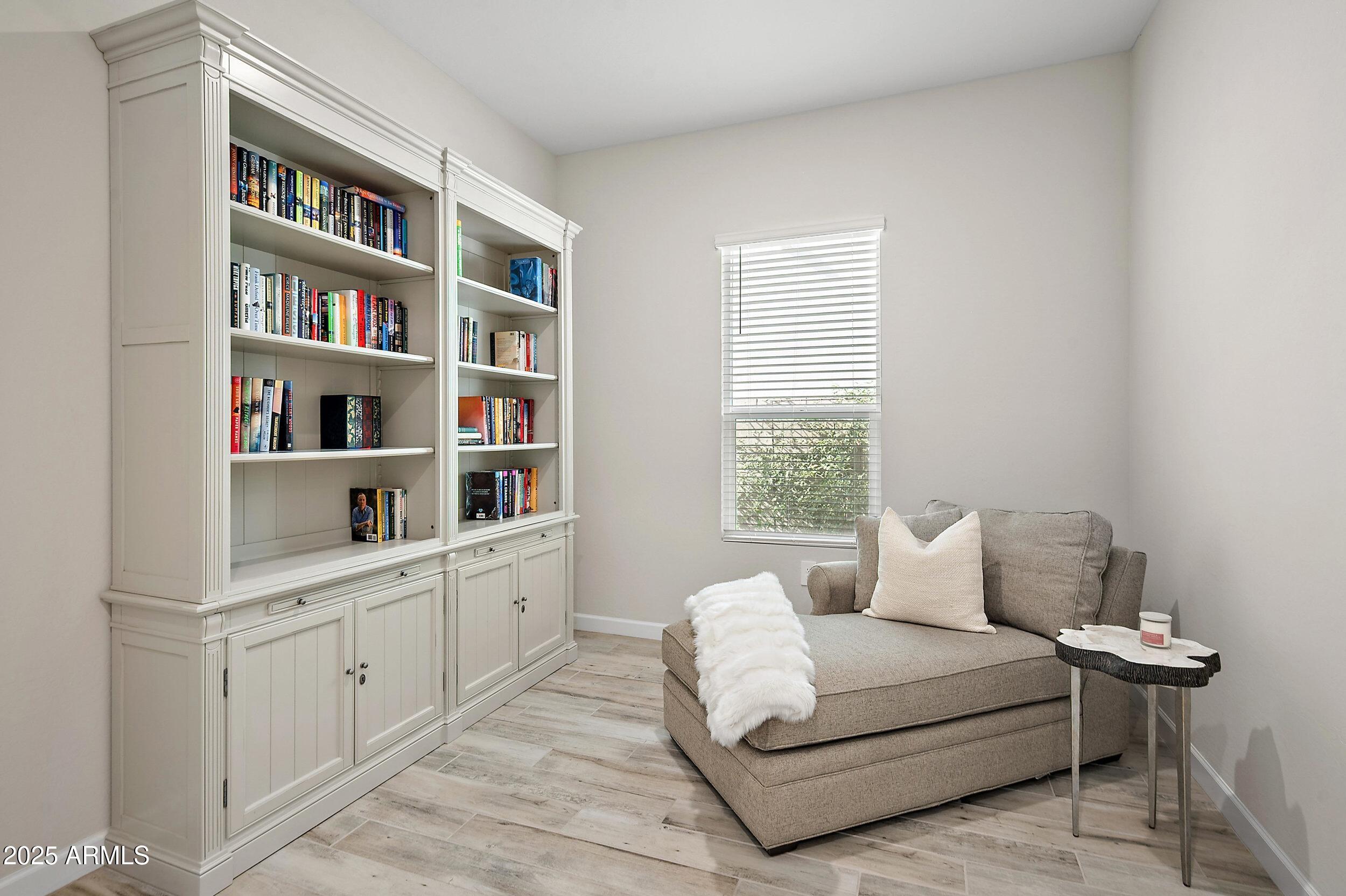 5126 E VILLAGE Drive