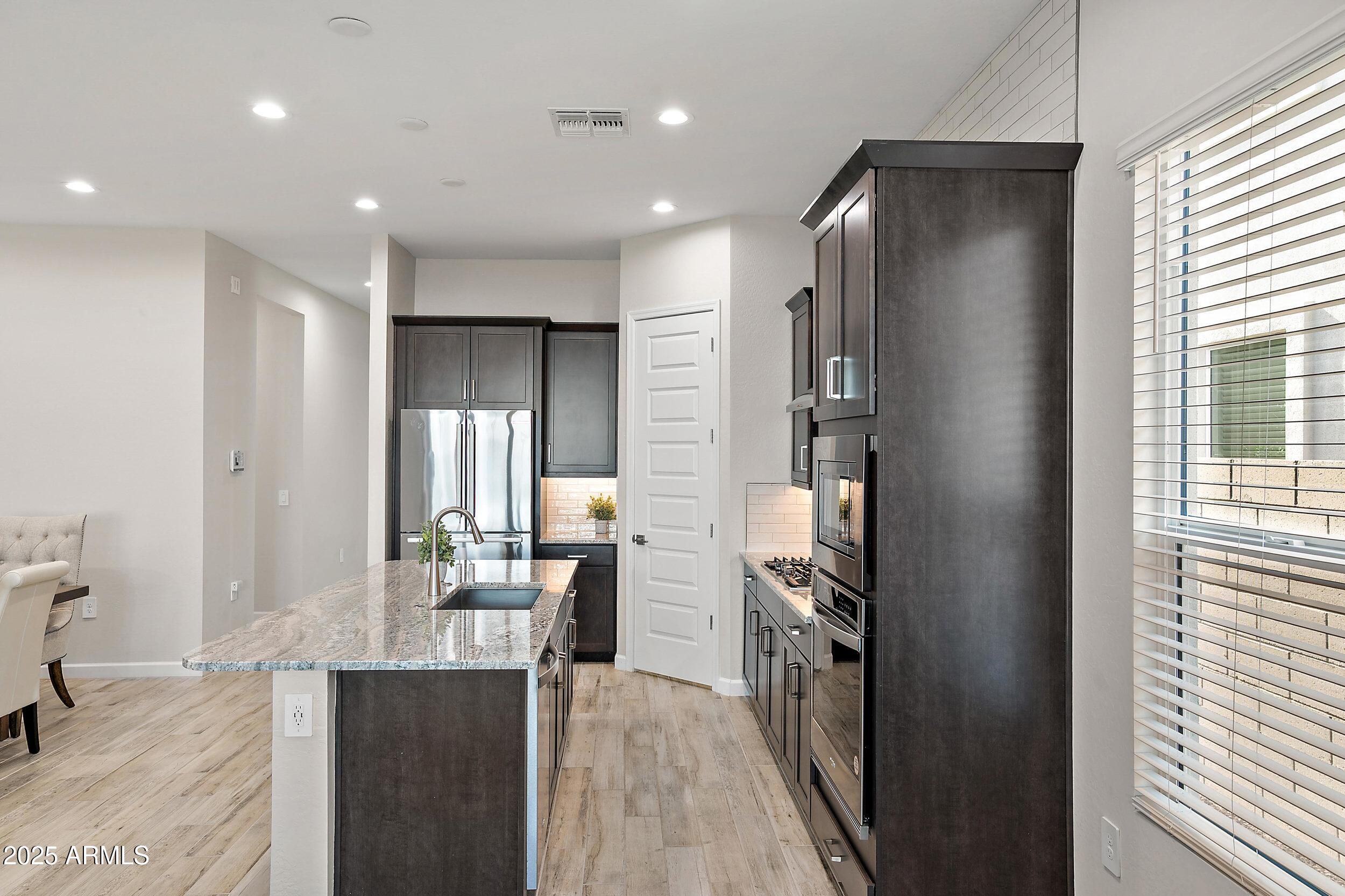 5126 E VILLAGE Drive