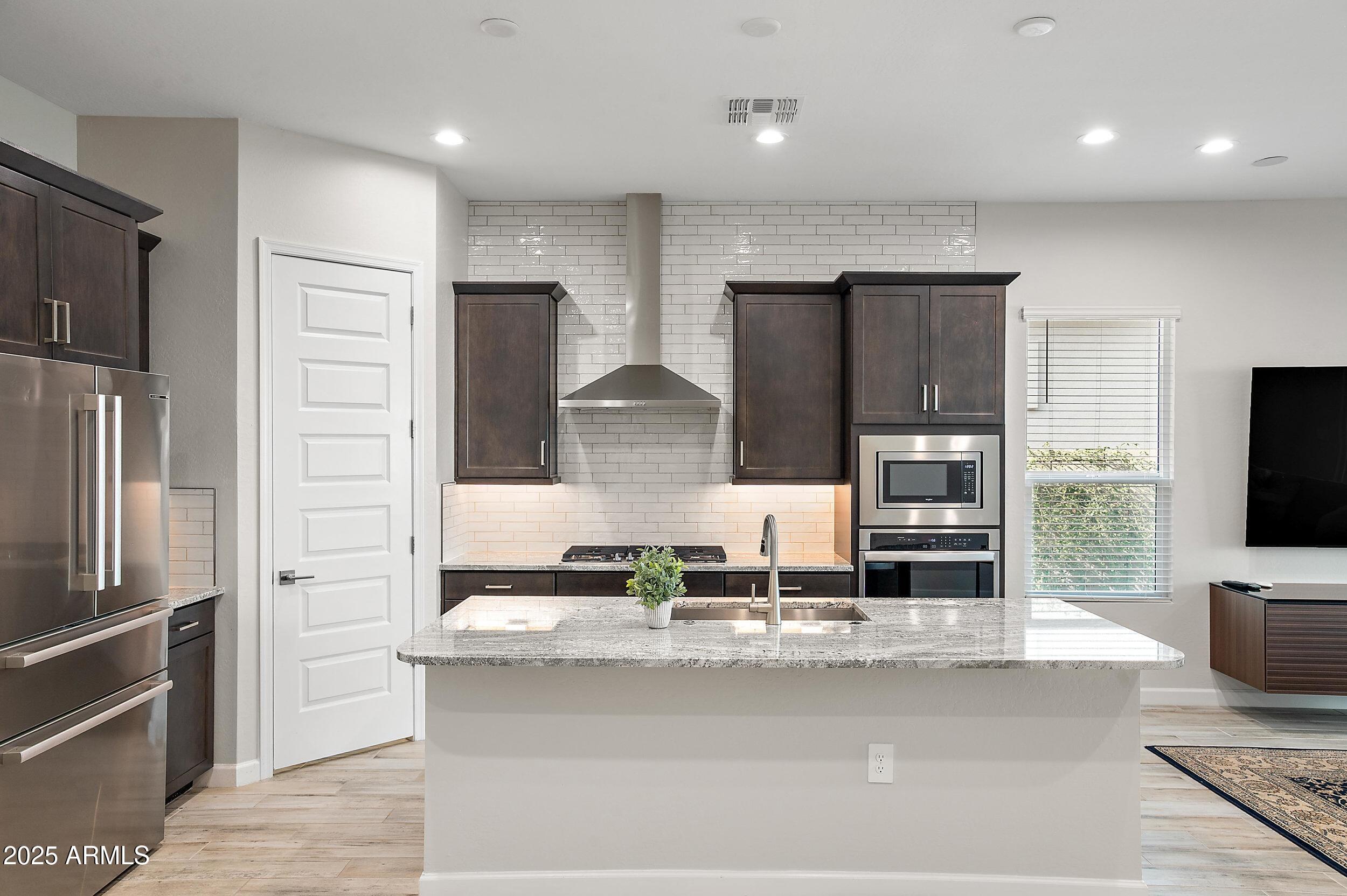 5126 E VILLAGE Drive