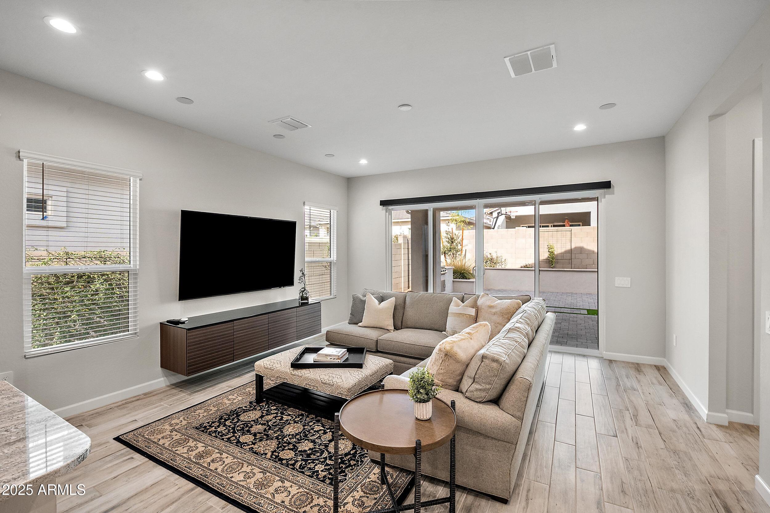 5126 E VILLAGE Drive