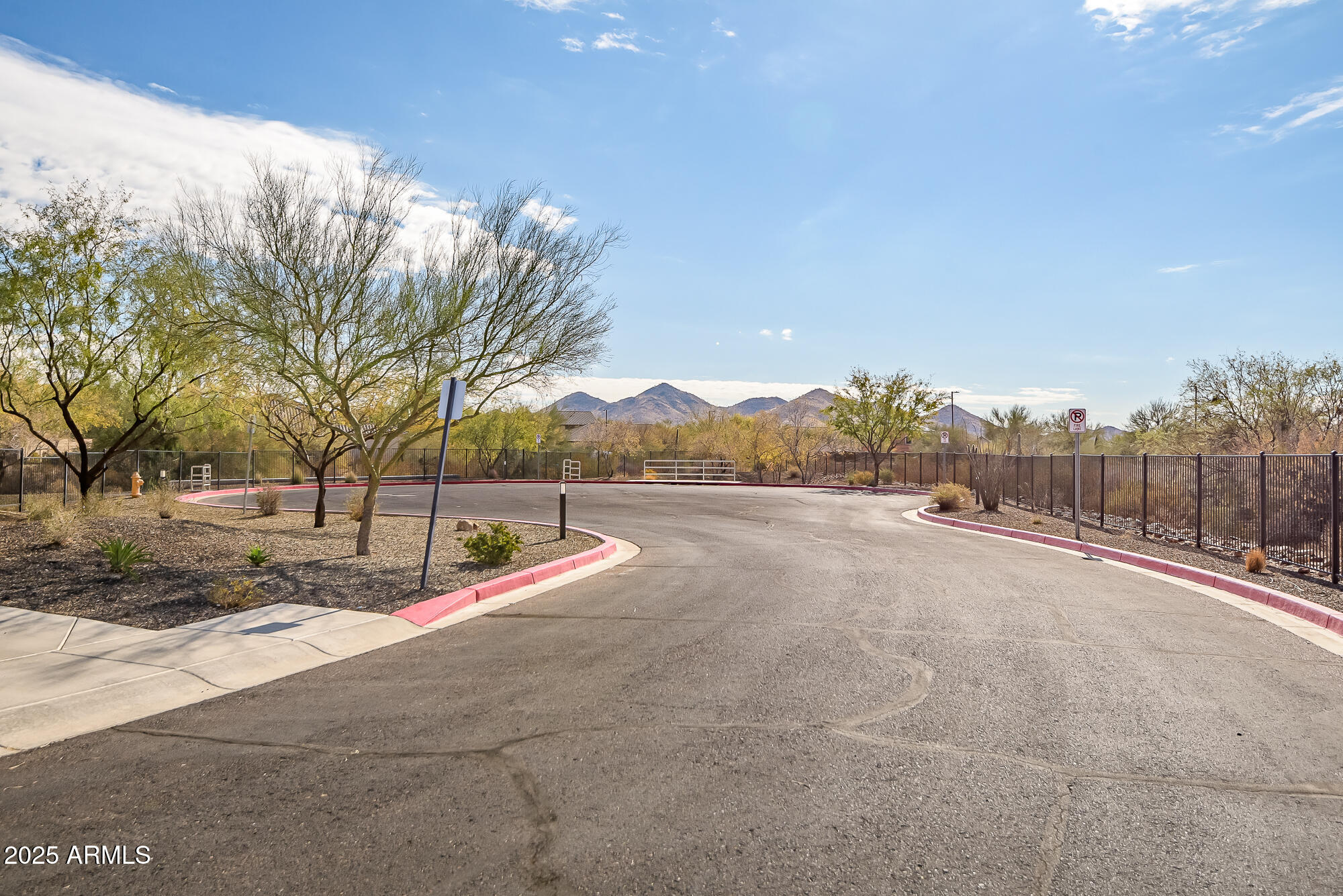 2425 W BRONCO BUTTE Trail 1032