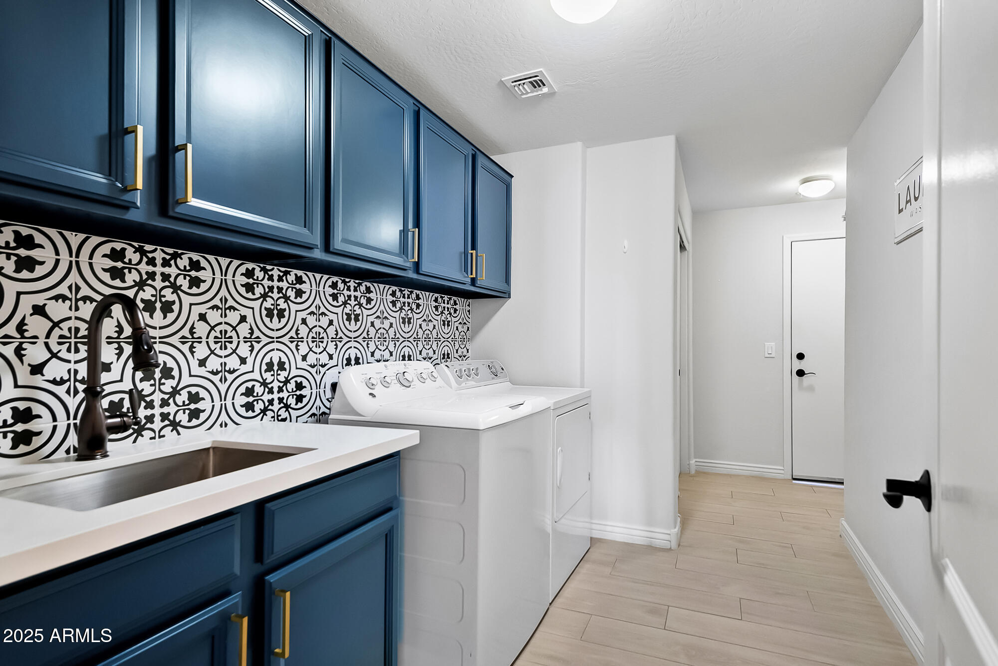 2425 W BRONCO BUTTE Trail 1032