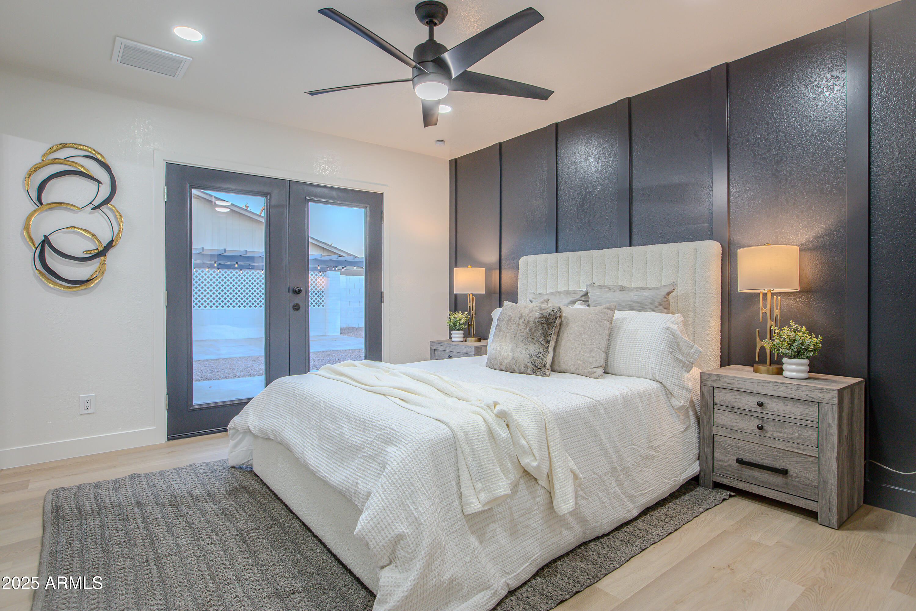 2408 W WILLOW Avenue