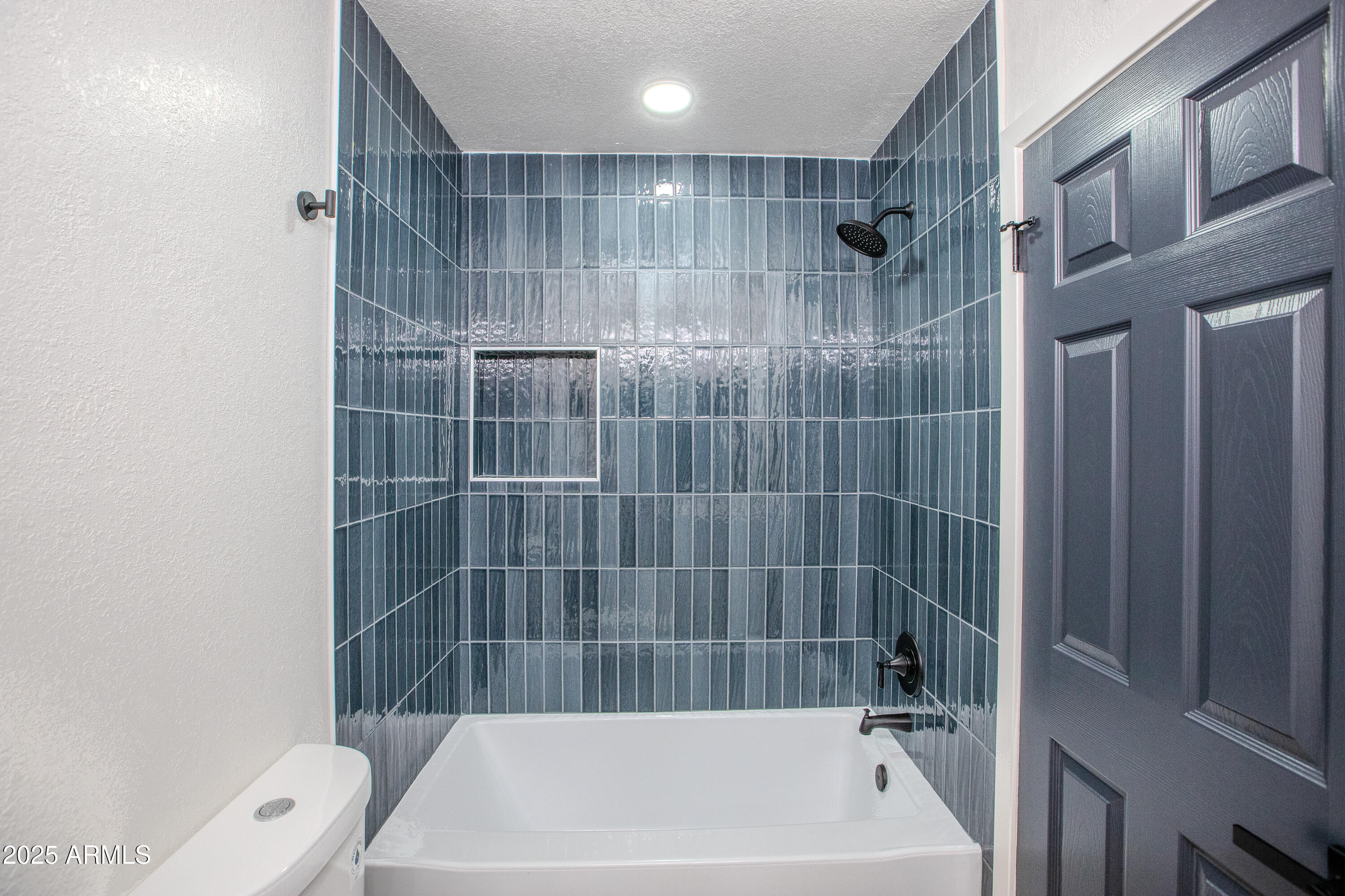 2408 W WILLOW Avenue