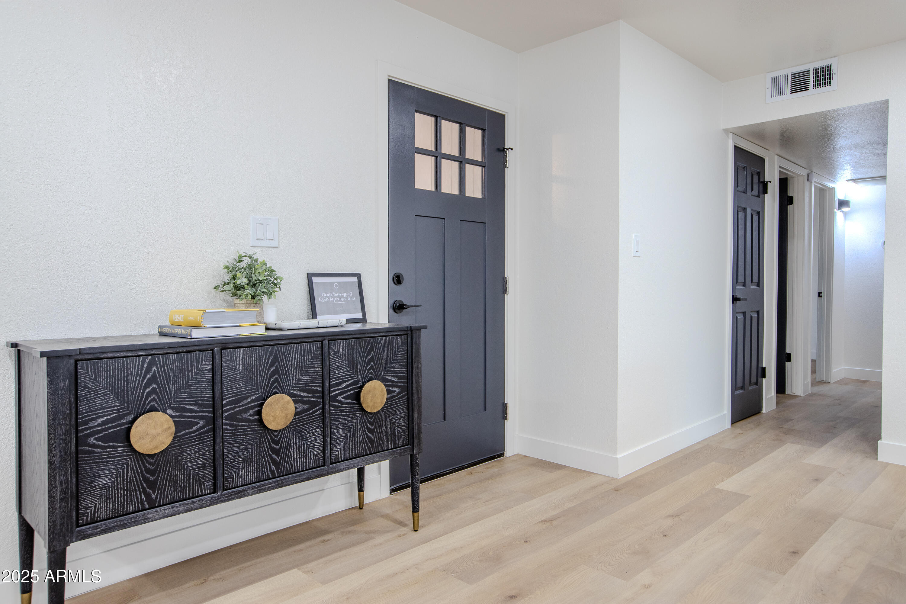 2408 W WILLOW Avenue