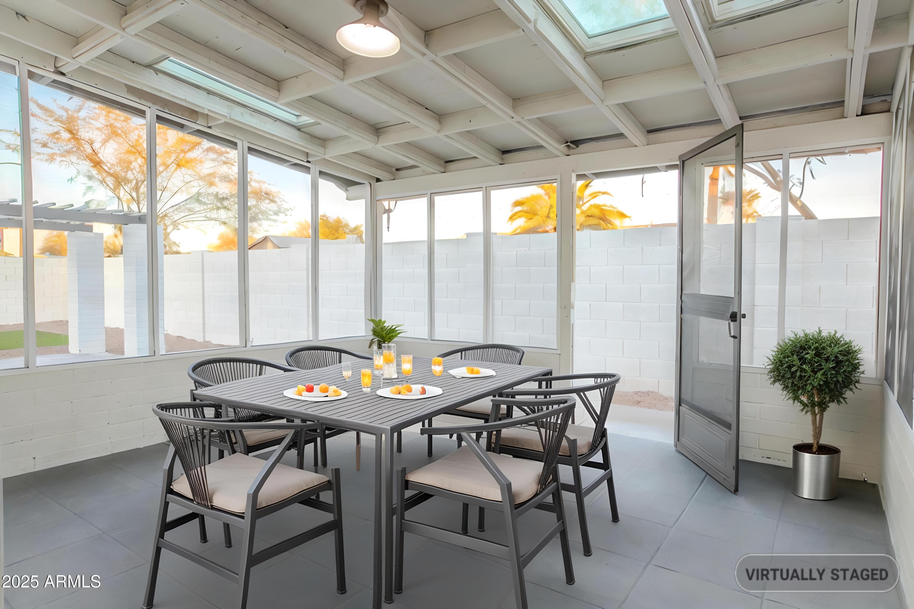 2408 W WILLOW Avenue