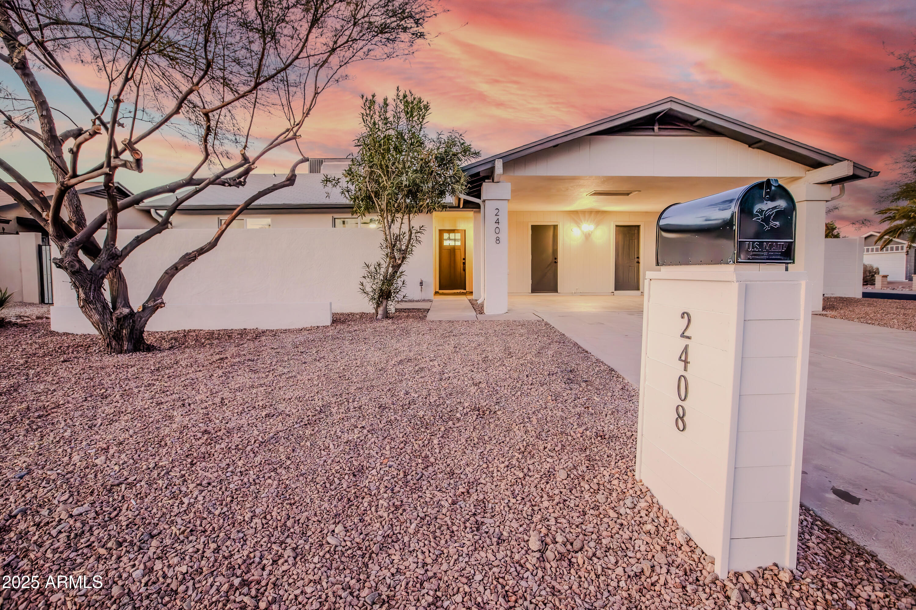 2408 W WILLOW Avenue