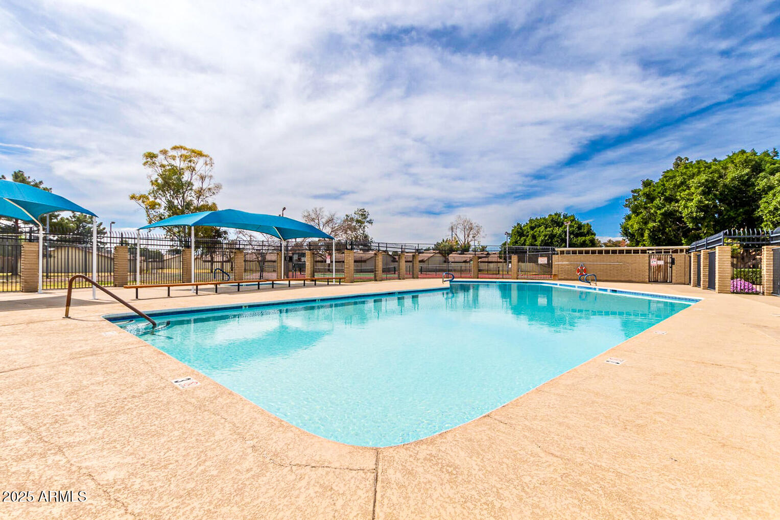 2408 W WILLOW Avenue