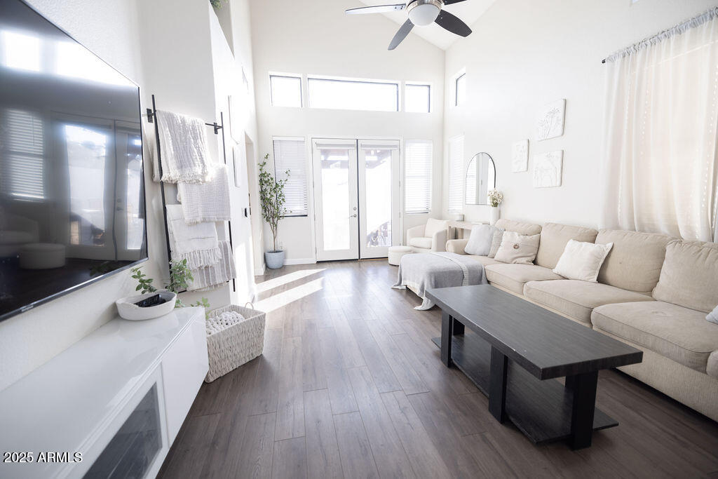 1425 S LINDSAY Road, 20