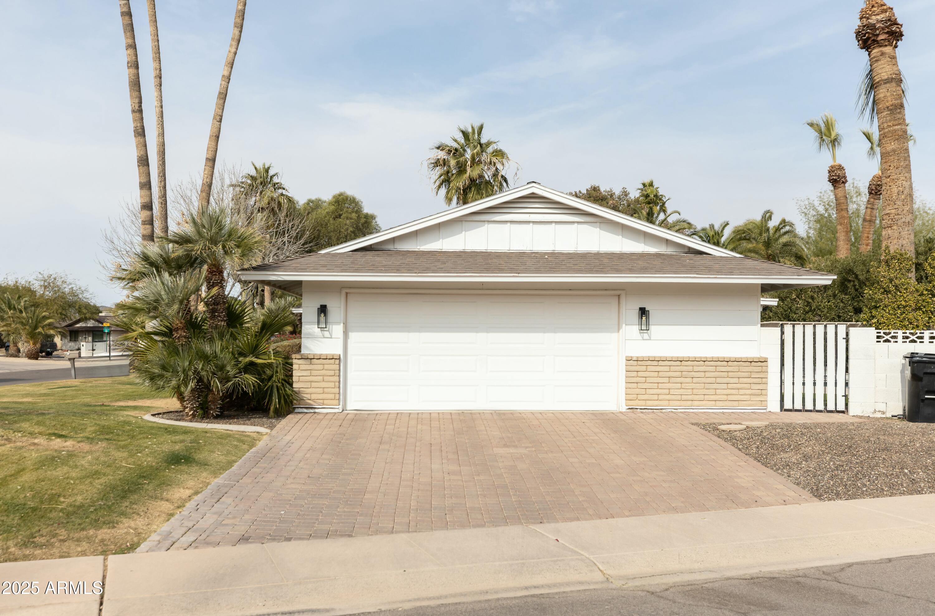 8708 E SELLS Drive