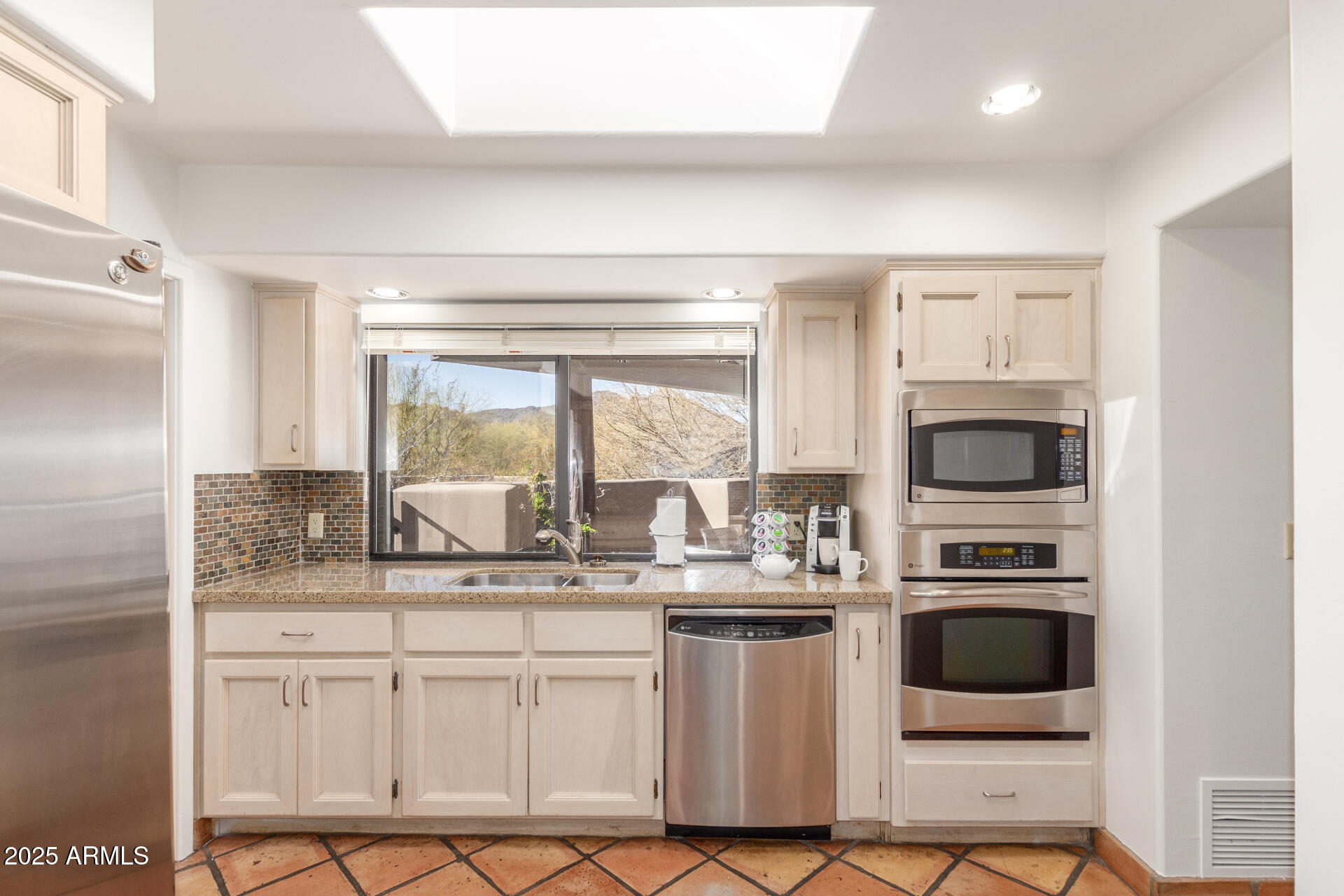 9200 E WHITETHORN Circle, 601