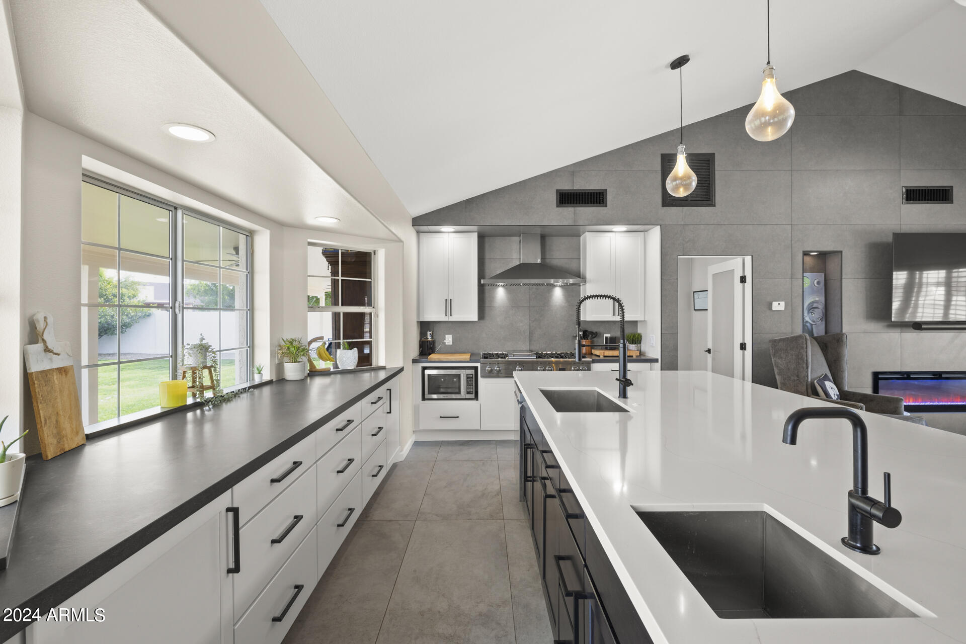 9505 S KENNETH Place