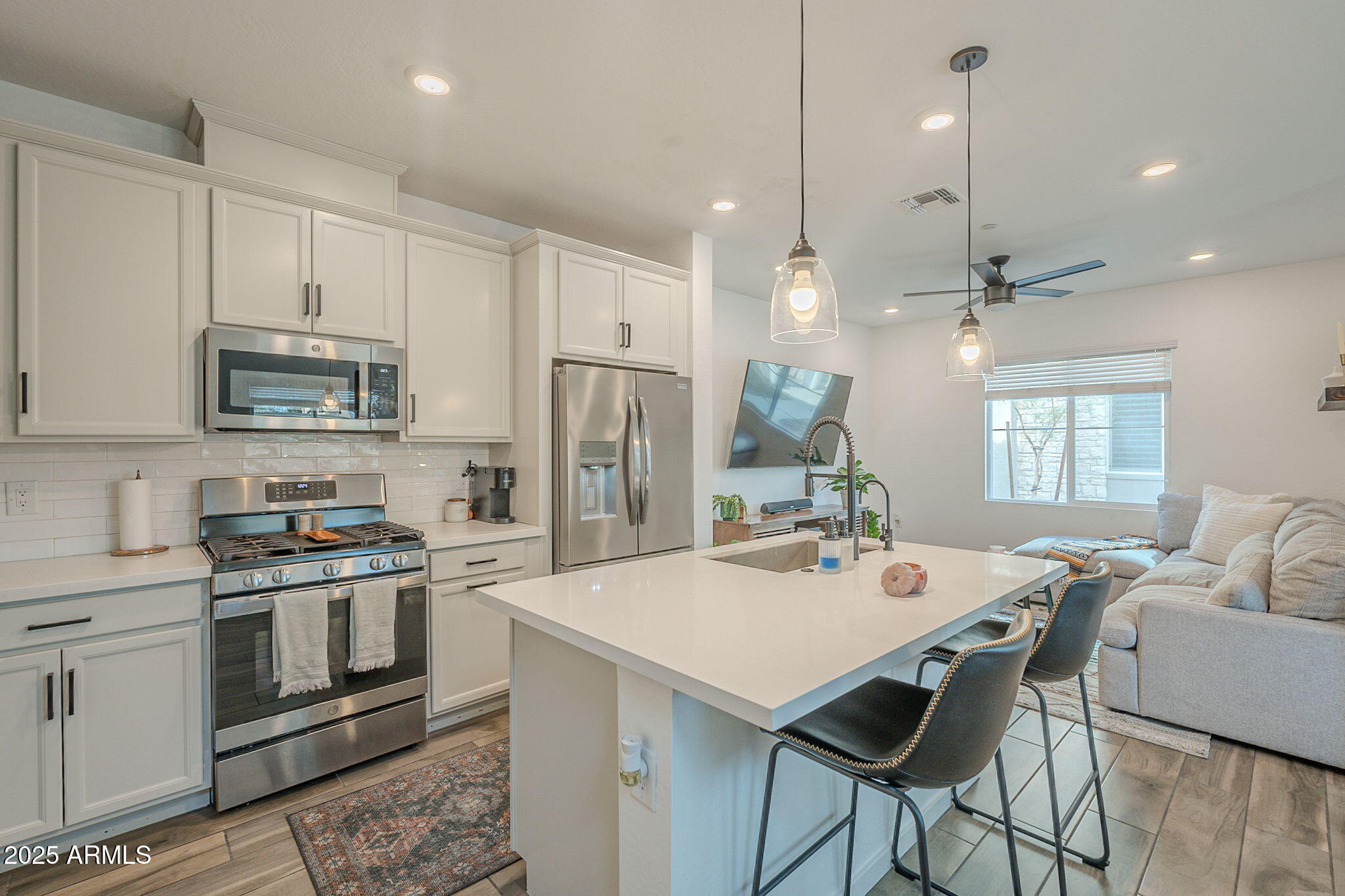 778 E HARPER Street, 101