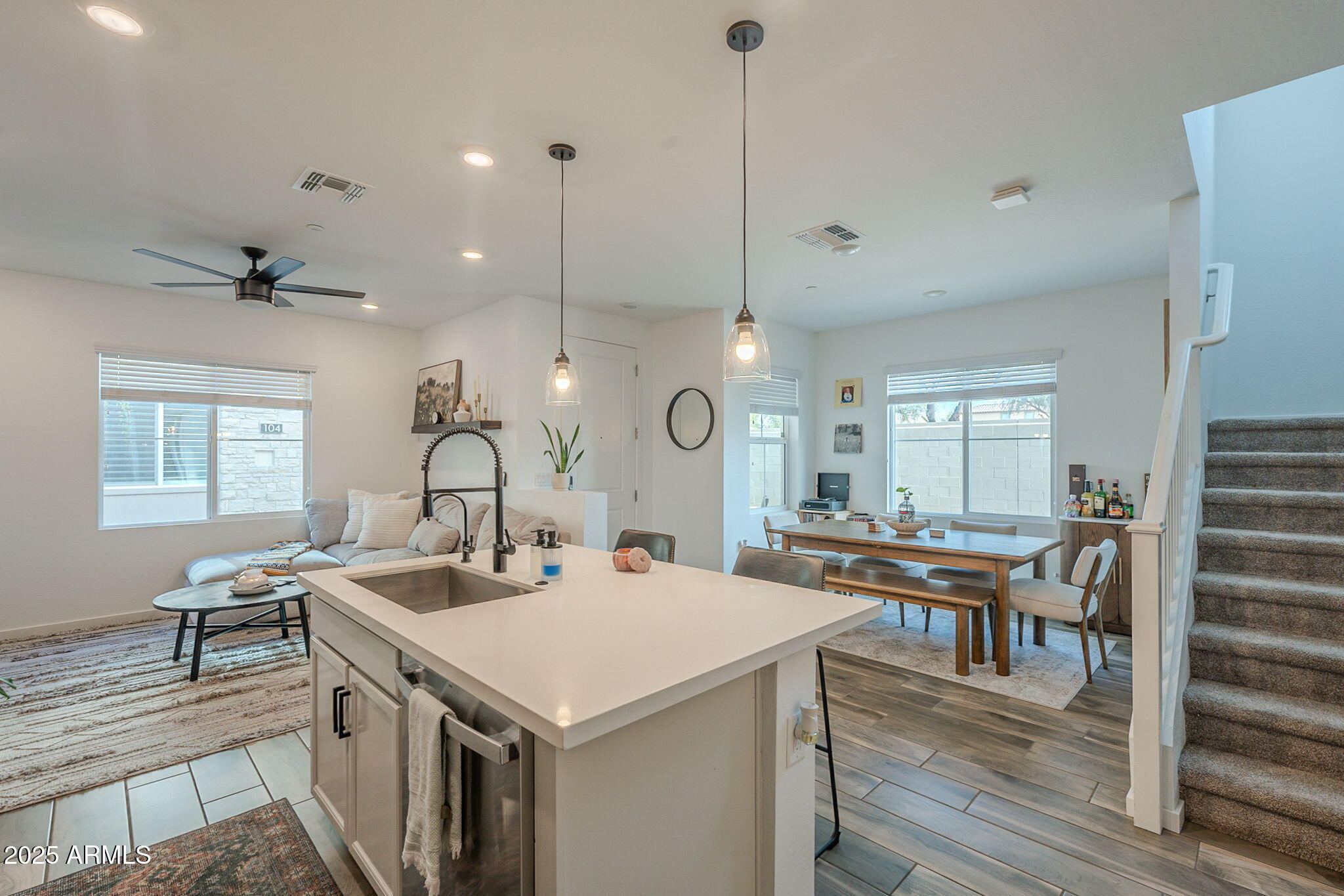 778 E HARPER Street, 101