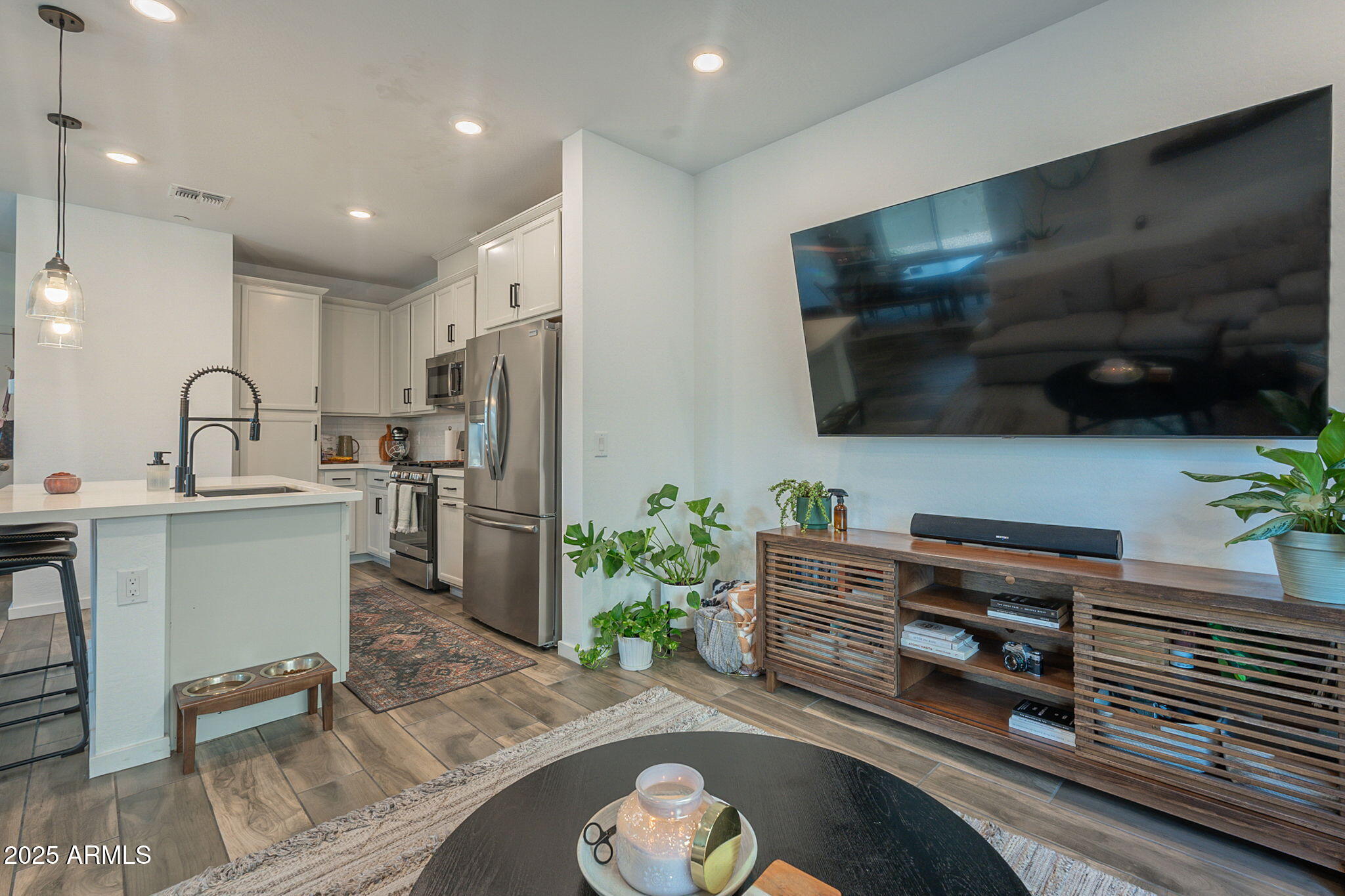 778 E HARPER Street, 101