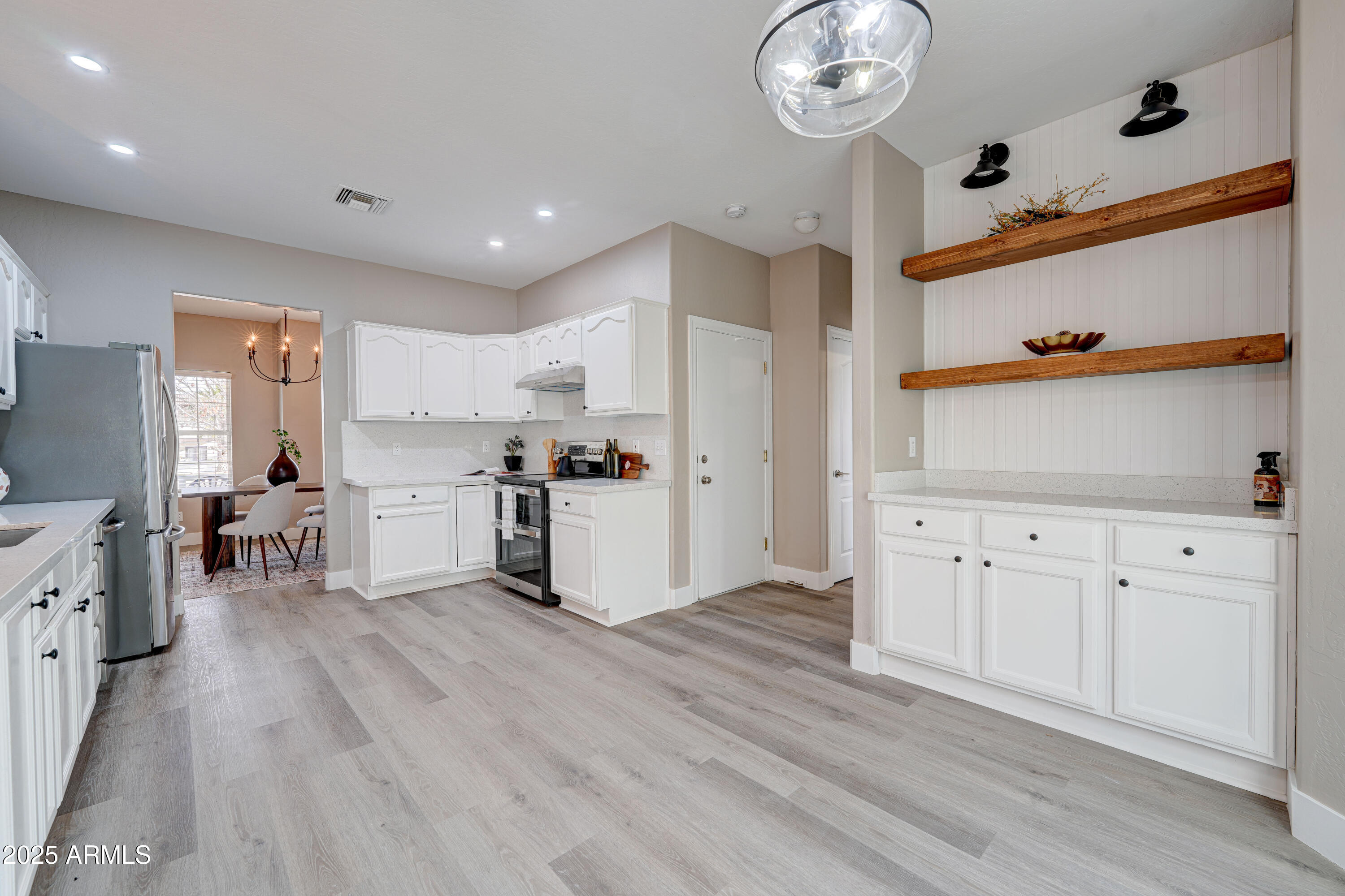 3929 E FLINTLOCK Drive