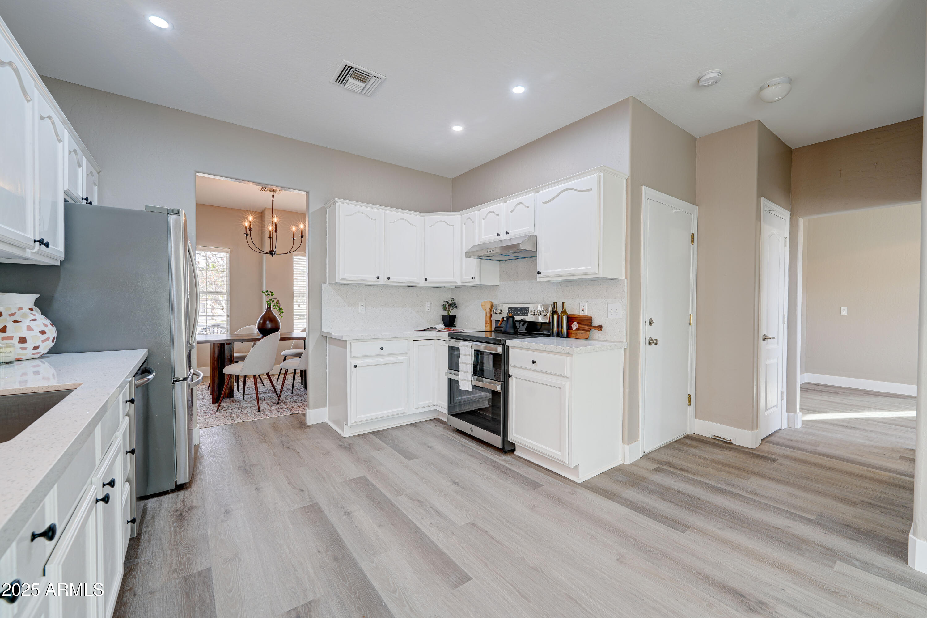 3929 E FLINTLOCK Drive
