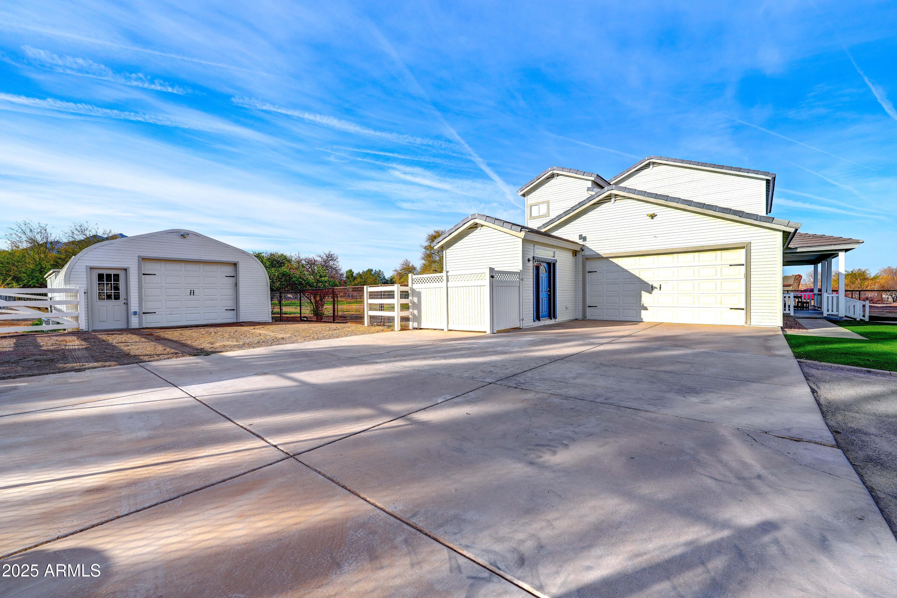 3929 E FLINTLOCK Drive