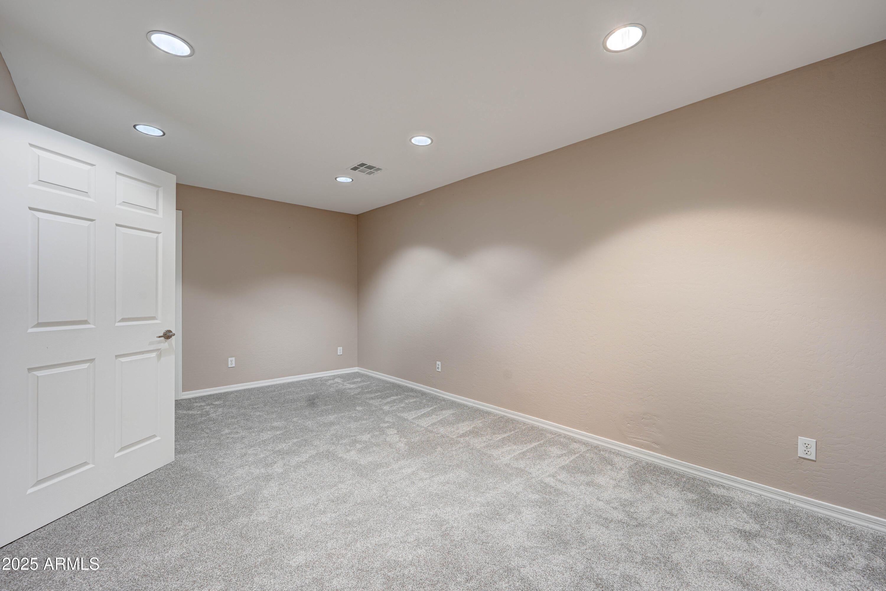 3929 E FLINTLOCK Drive
