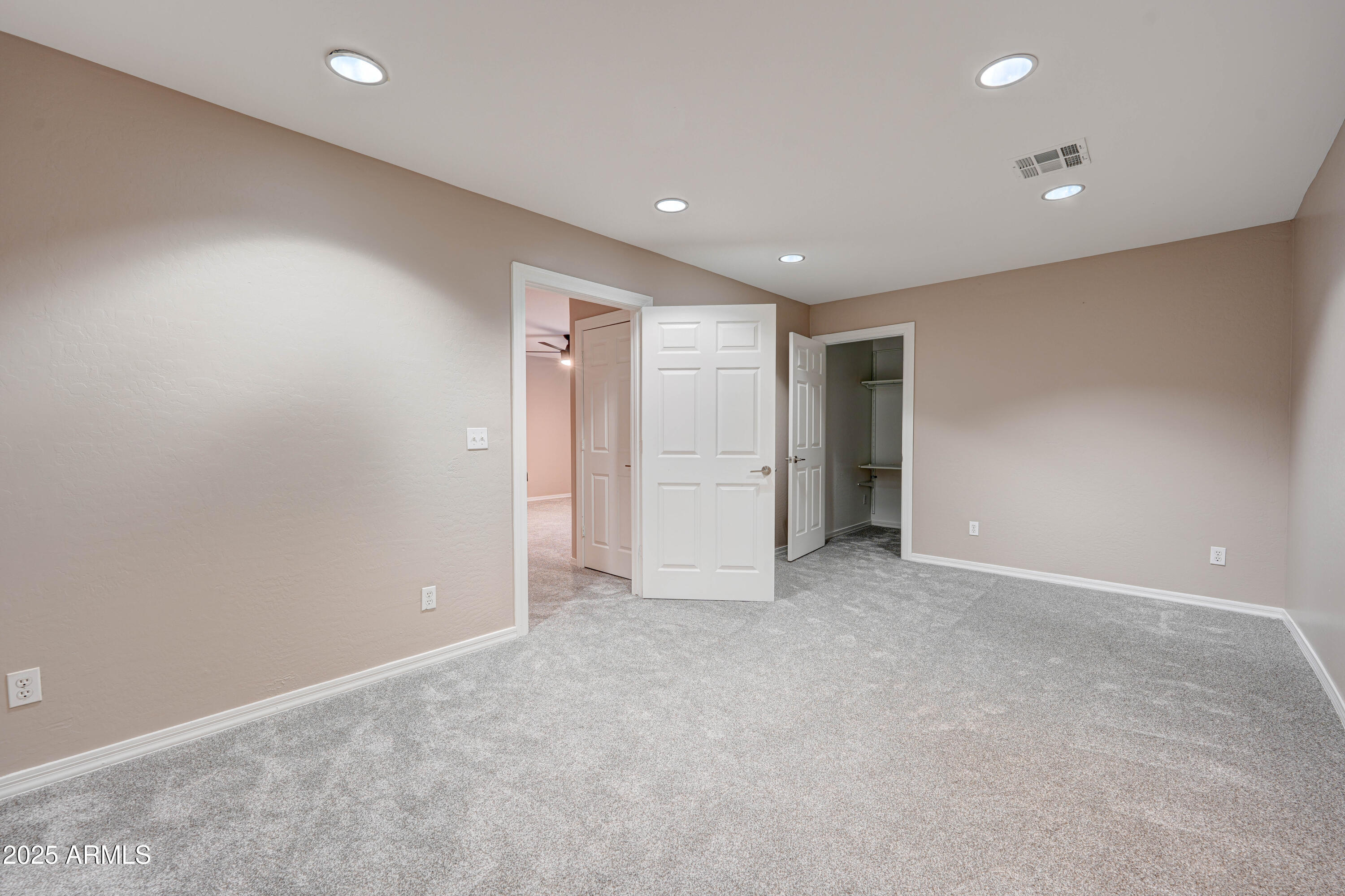 3929 E FLINTLOCK Drive