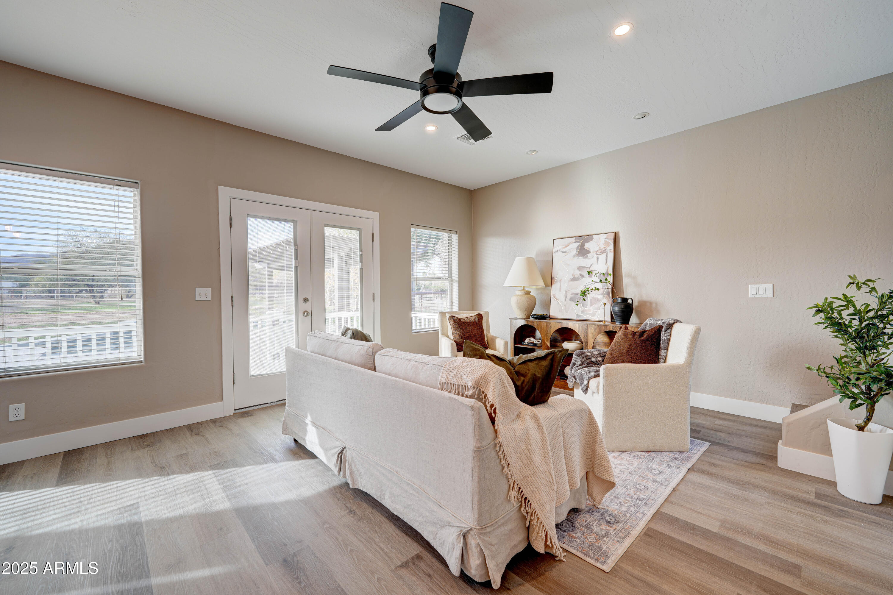 3929 E FLINTLOCK Drive